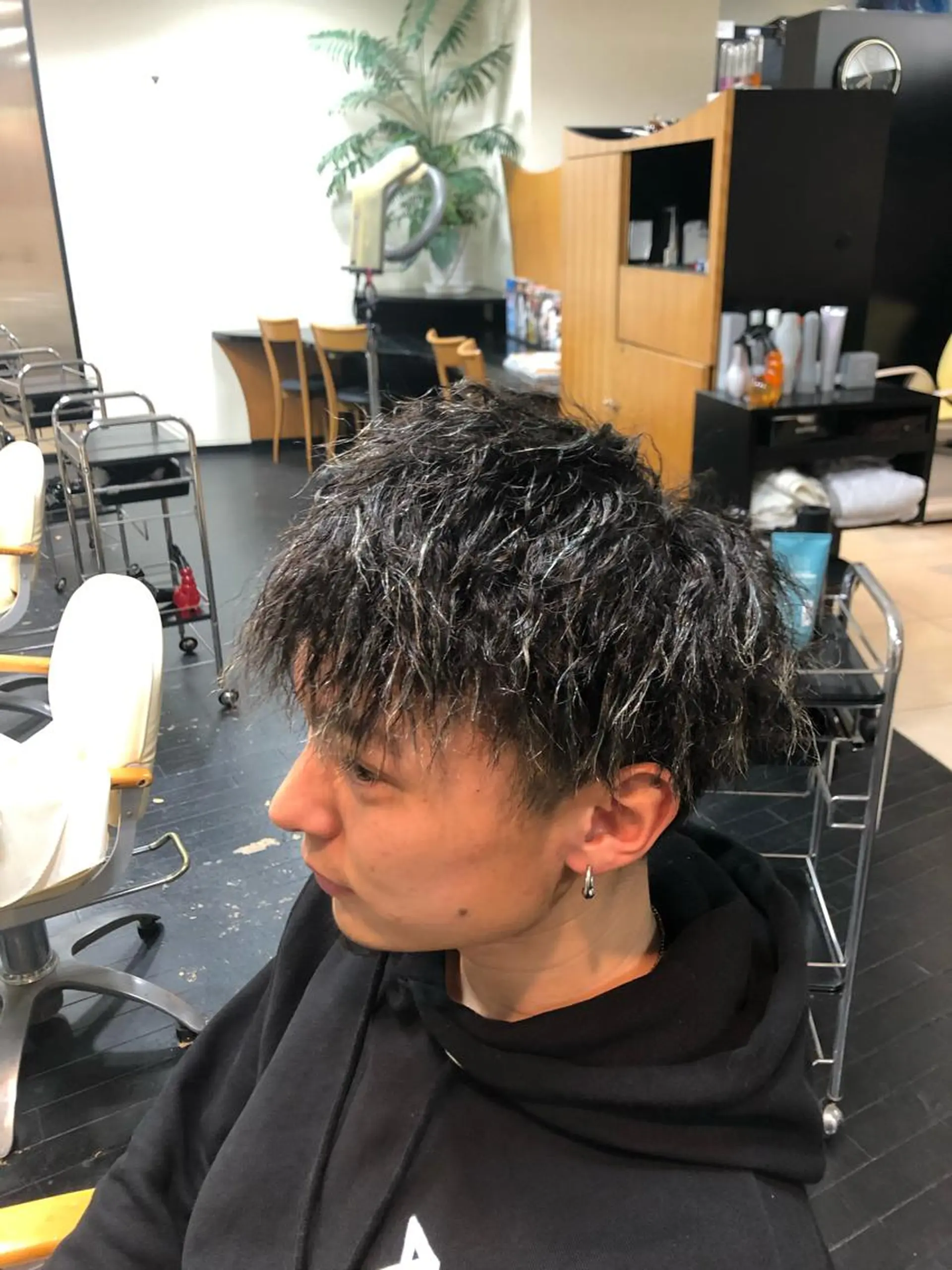 パーマ 三林 紘土のヘアスタイル
