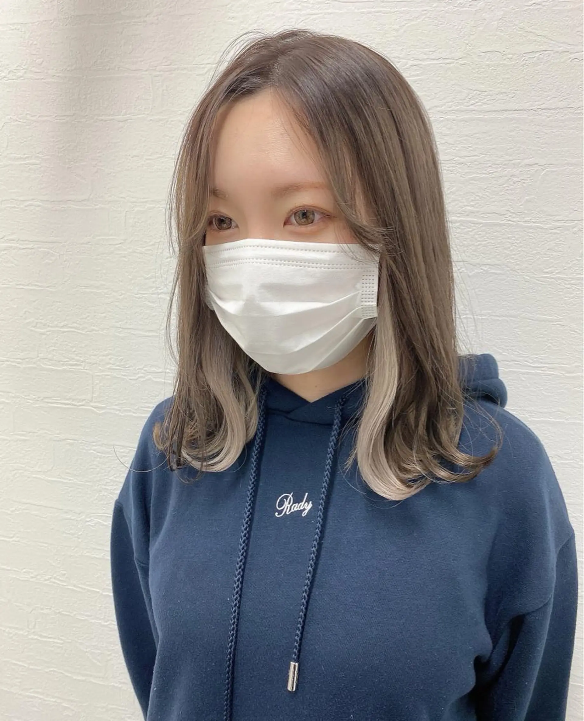 ミディアム カラー 森本 笑のヘアスタイル