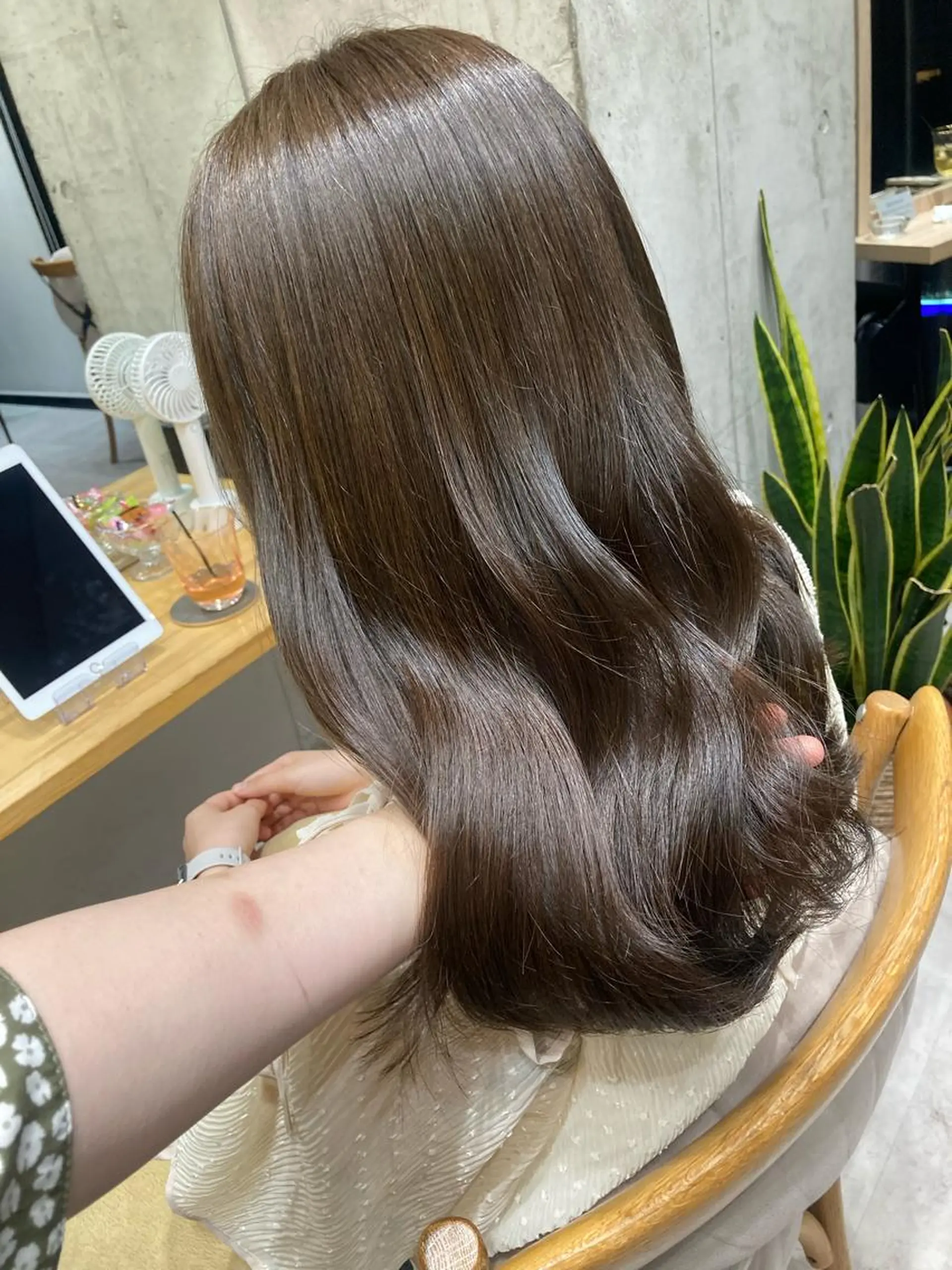 セミロング ヘアカラー トリートメント ✨色持ちの良い艶 カラー✨蟹江真世のヘアスタイル