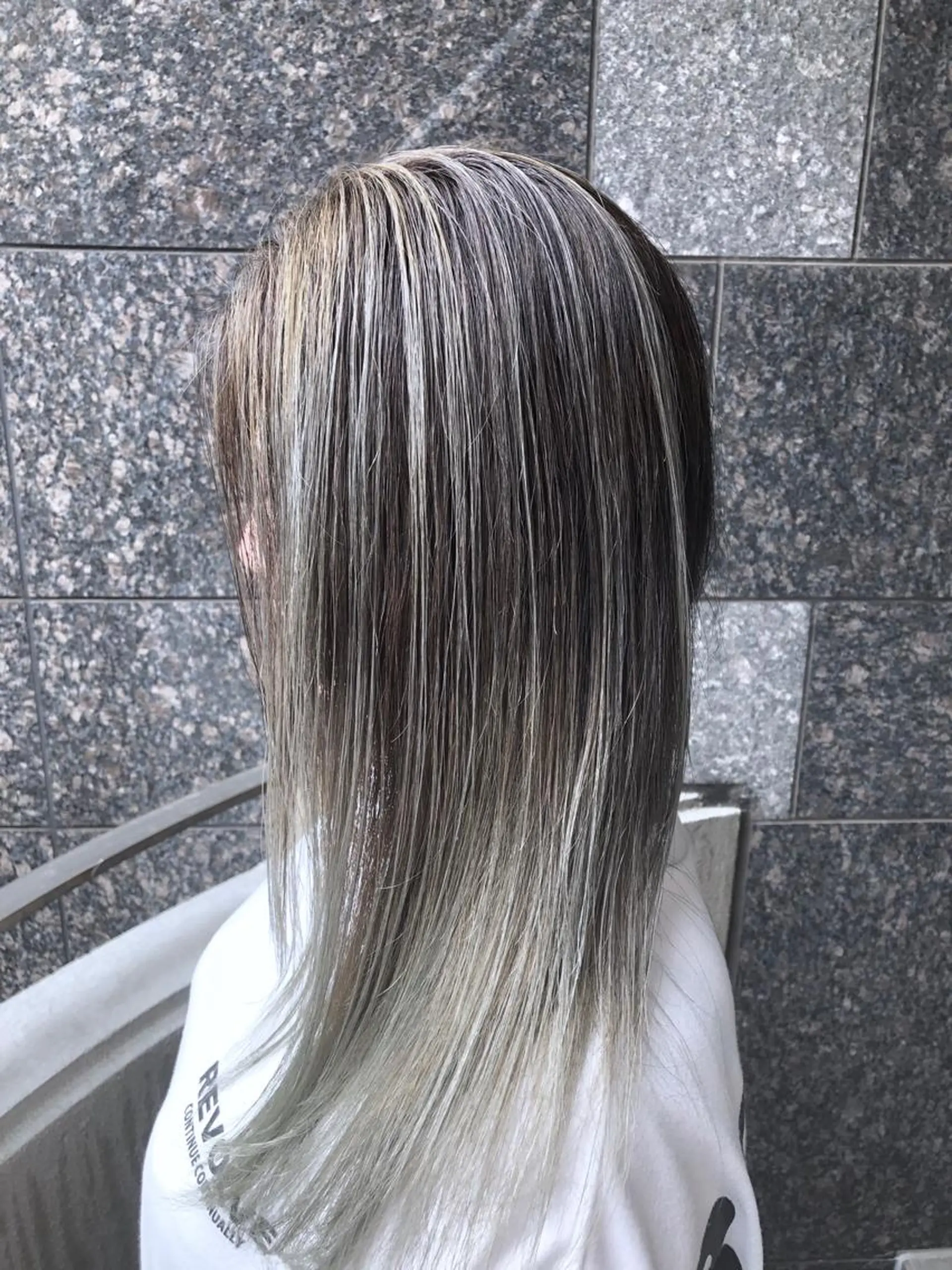 ロング レイヤーカット カラーアンドケアリタ kitamuuuのヘアスタイル