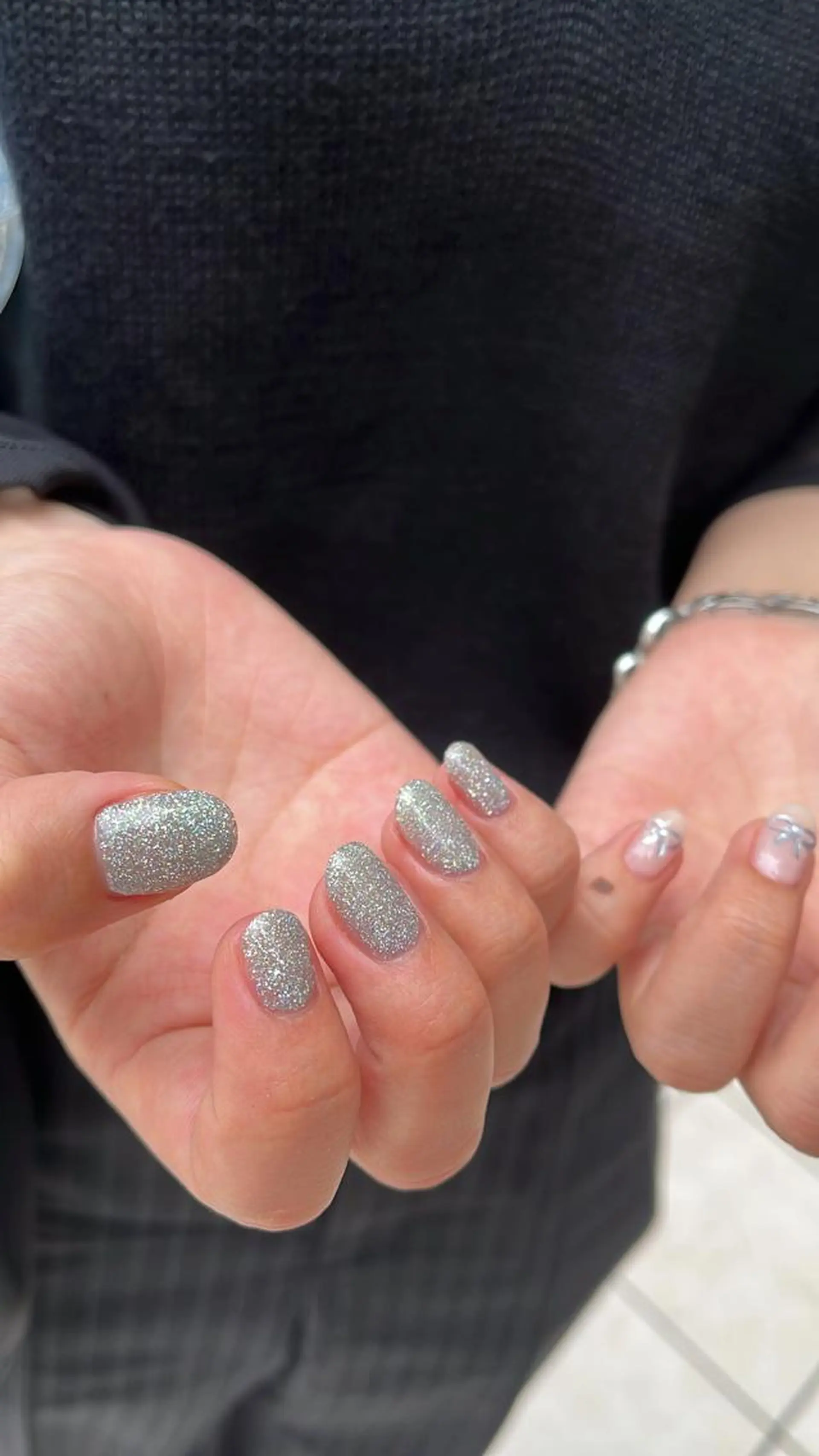 ネイル オーロラネイル ラメ(グリッター) ハンドネイル 梶山 美月のネイルデザイン