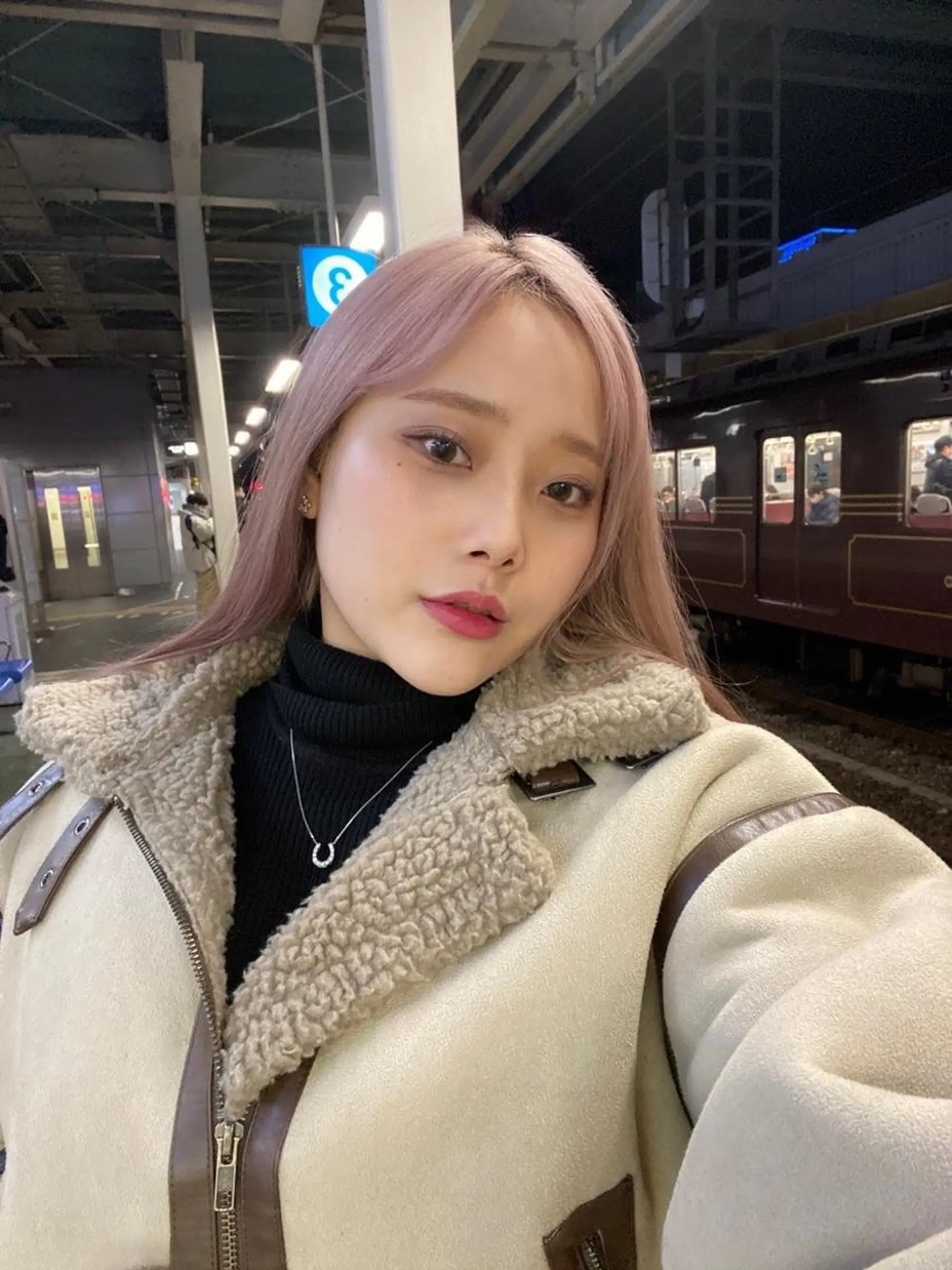 セミロング カラー ブリーチ デザインカラー ハイトーンカラー 似合わせカット ウルフカット 梅田l大人韓国ヘア レイヤー×艶カラーのヘアスタイル