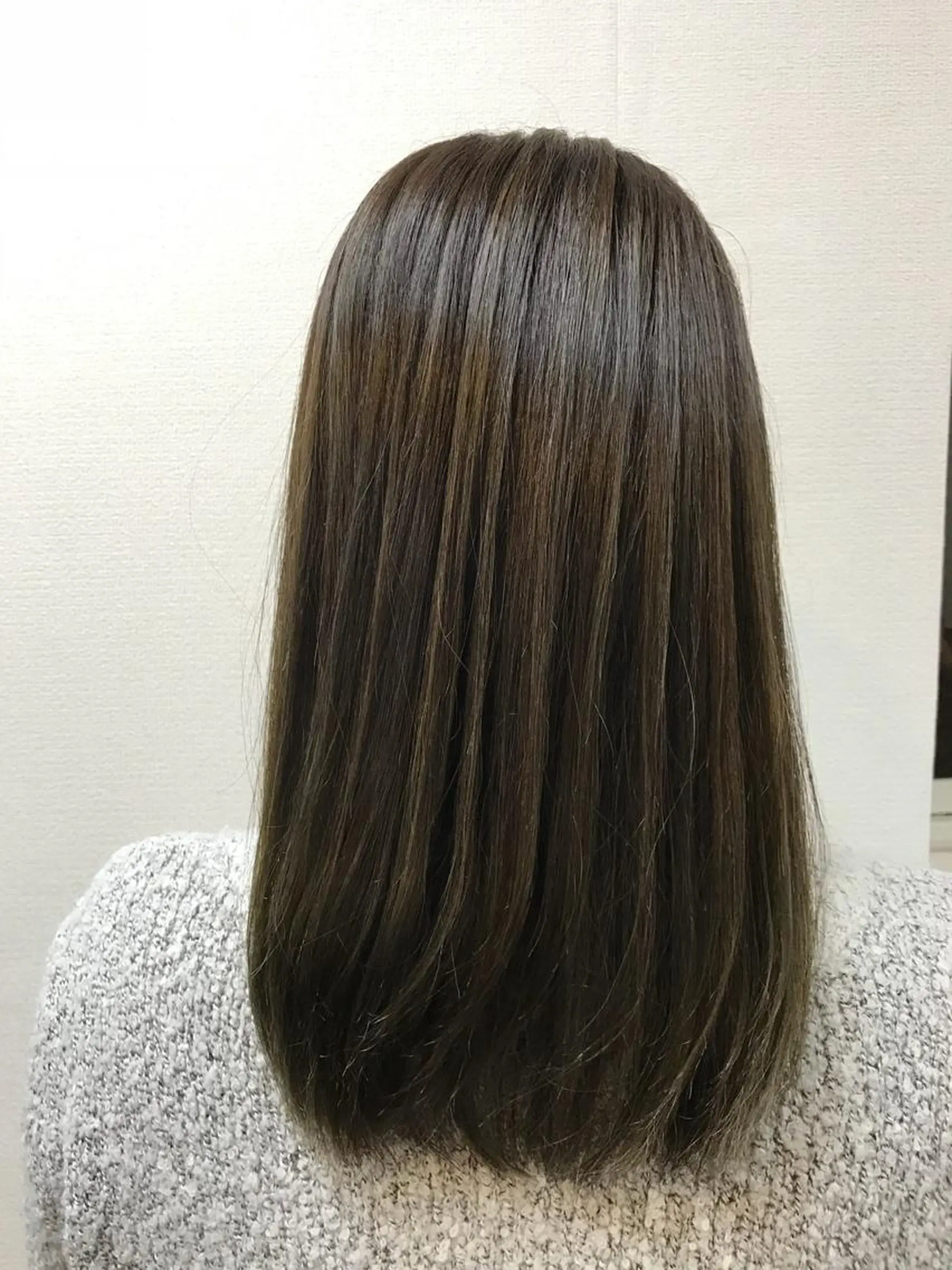 ミディアム カラー アッシュ ハイライトカラー ハイライト ヘアカラー トリートメント 吉森 満俊のヘアスタイル