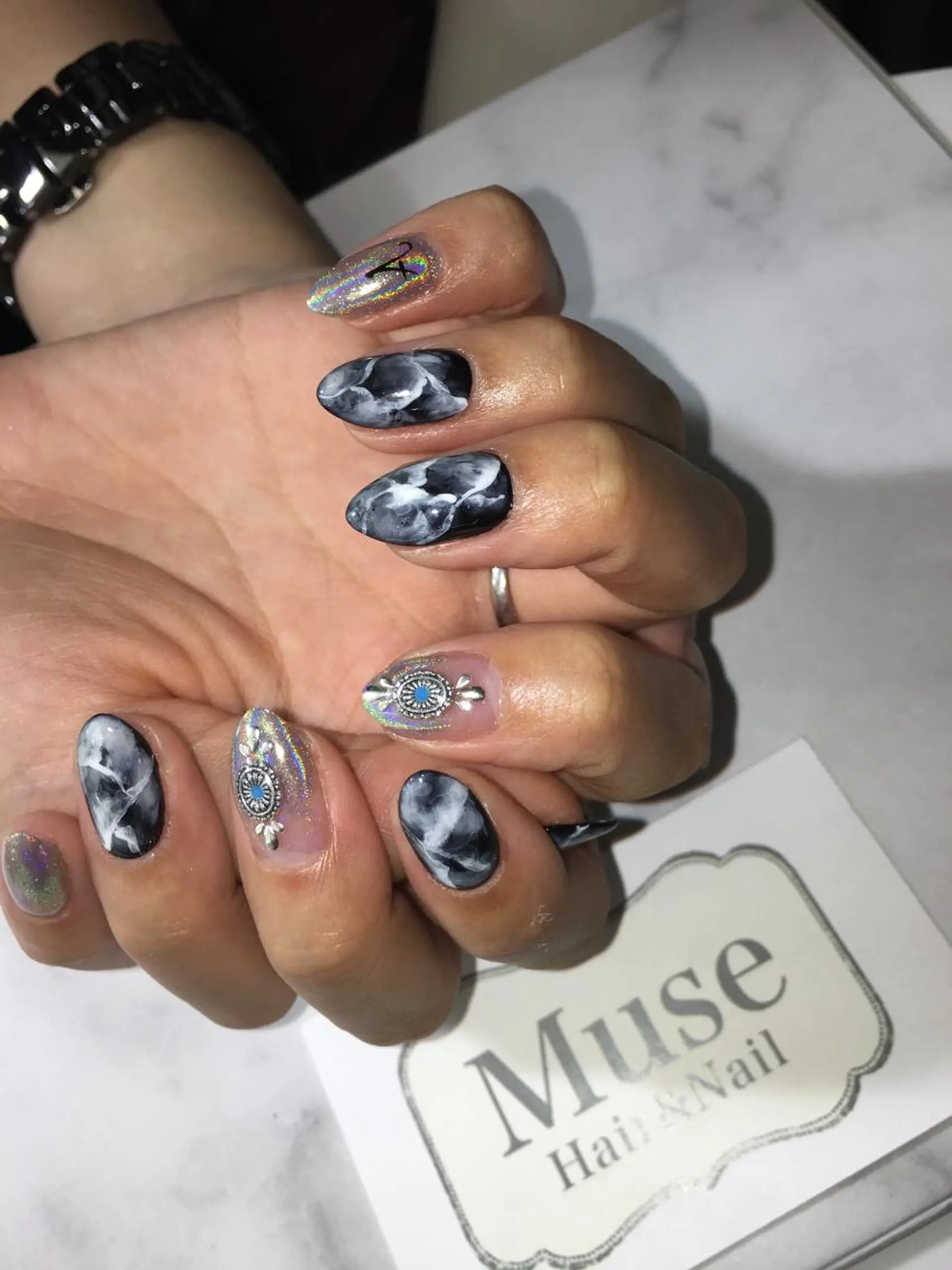 ネイル 大理石ネイル(マーブル) シルバー 隠れ家一戸建て金町 HIROMI 葛飾区のネイルデザイン