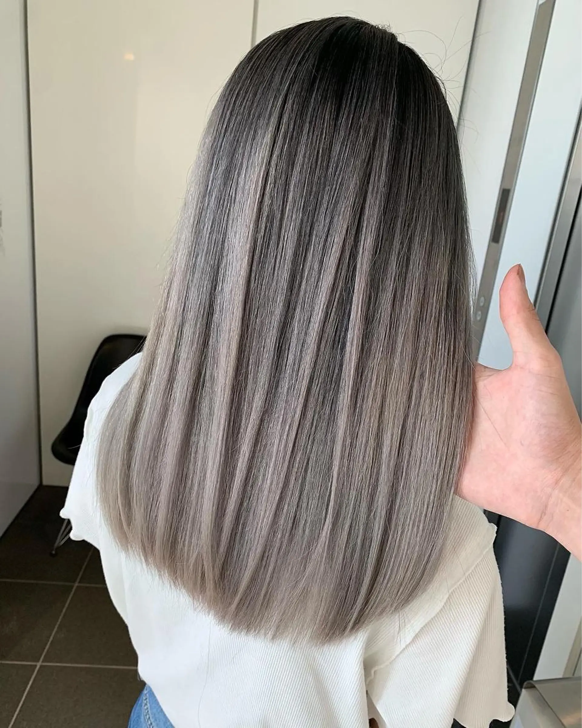 セミロング カラー バレイヤージュ ベージュカラー グラデーションカラー ハイライトカラー くせ毛 阿部 圭悟のヘアスタイル