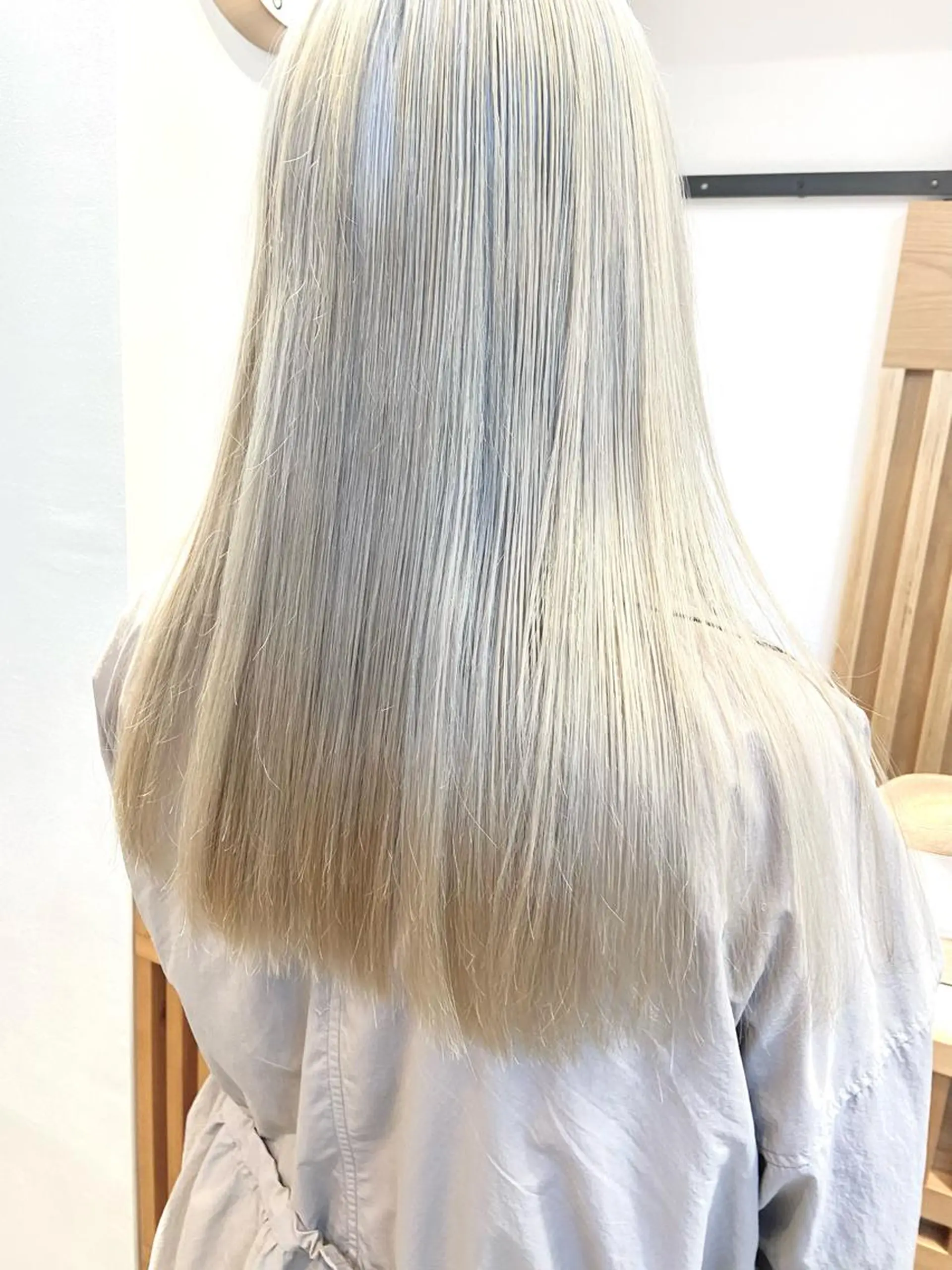 ロング ショート/ウルフ ハイトーン/カイセイのヘアスタイル