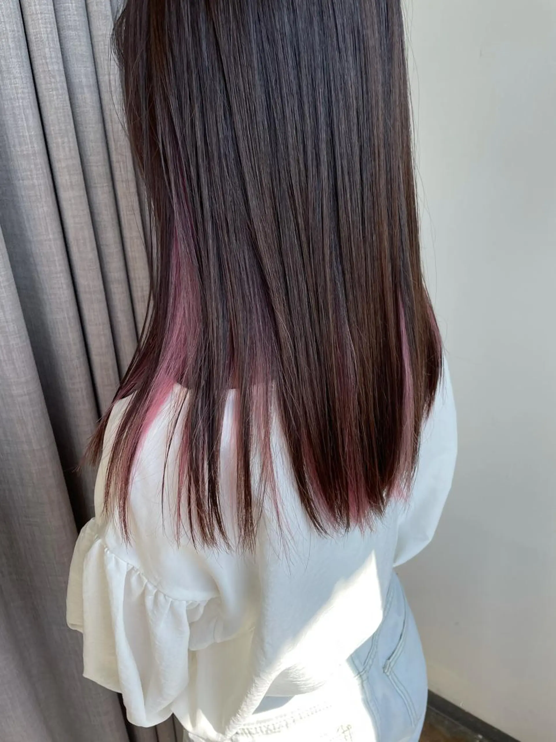 ミディアム カラー インナーカラー ピンクカラー ヘアカラー トリートメント ハイトーン/レイヤー /ケアブリーチ石川治のヘアスタイル