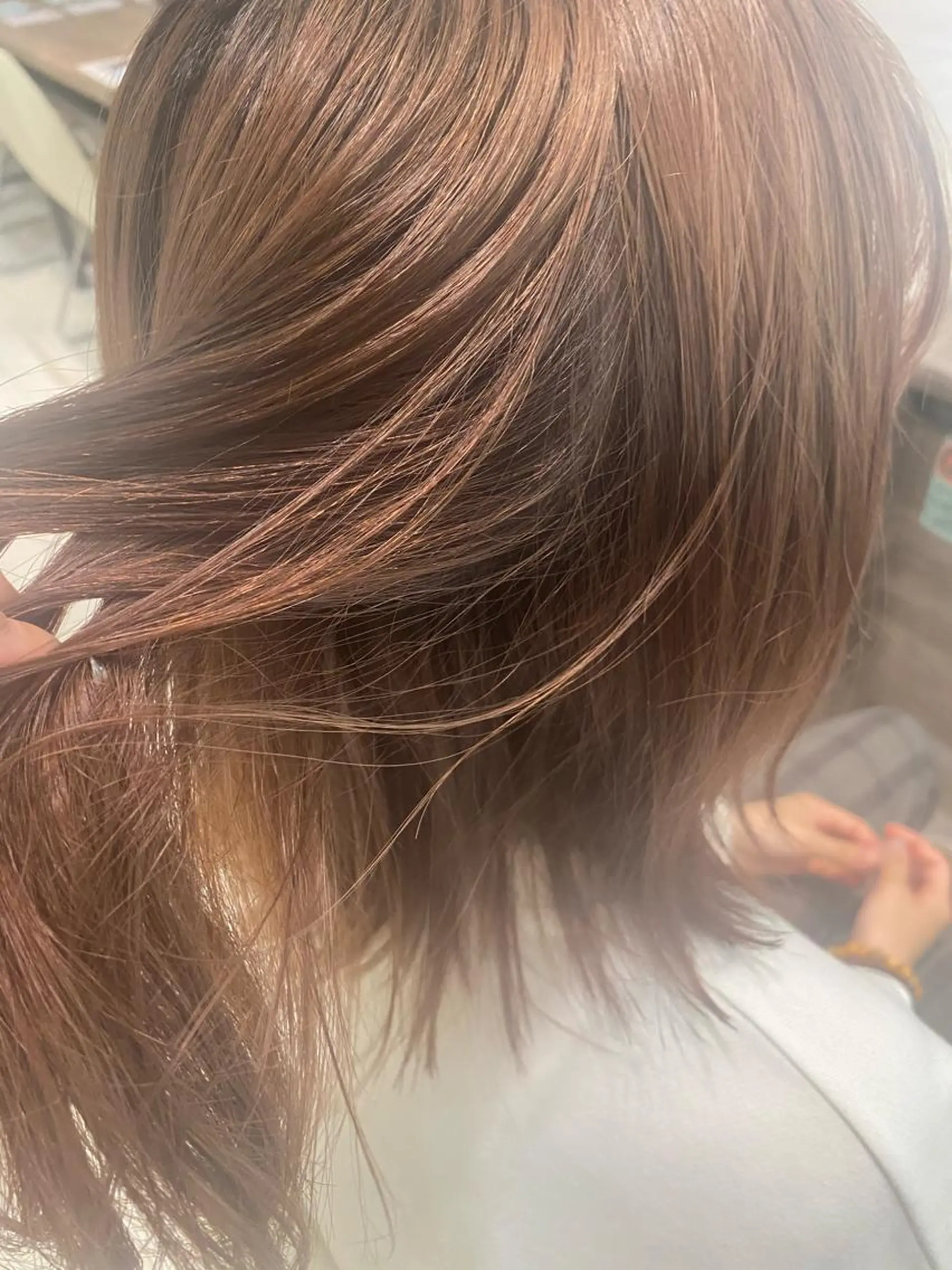 ミディアム カラー ブラウンカラー オレンジ オレンジブラウン 小顔レイヤー/ ベージュ🤍Rieのヘアスタイル