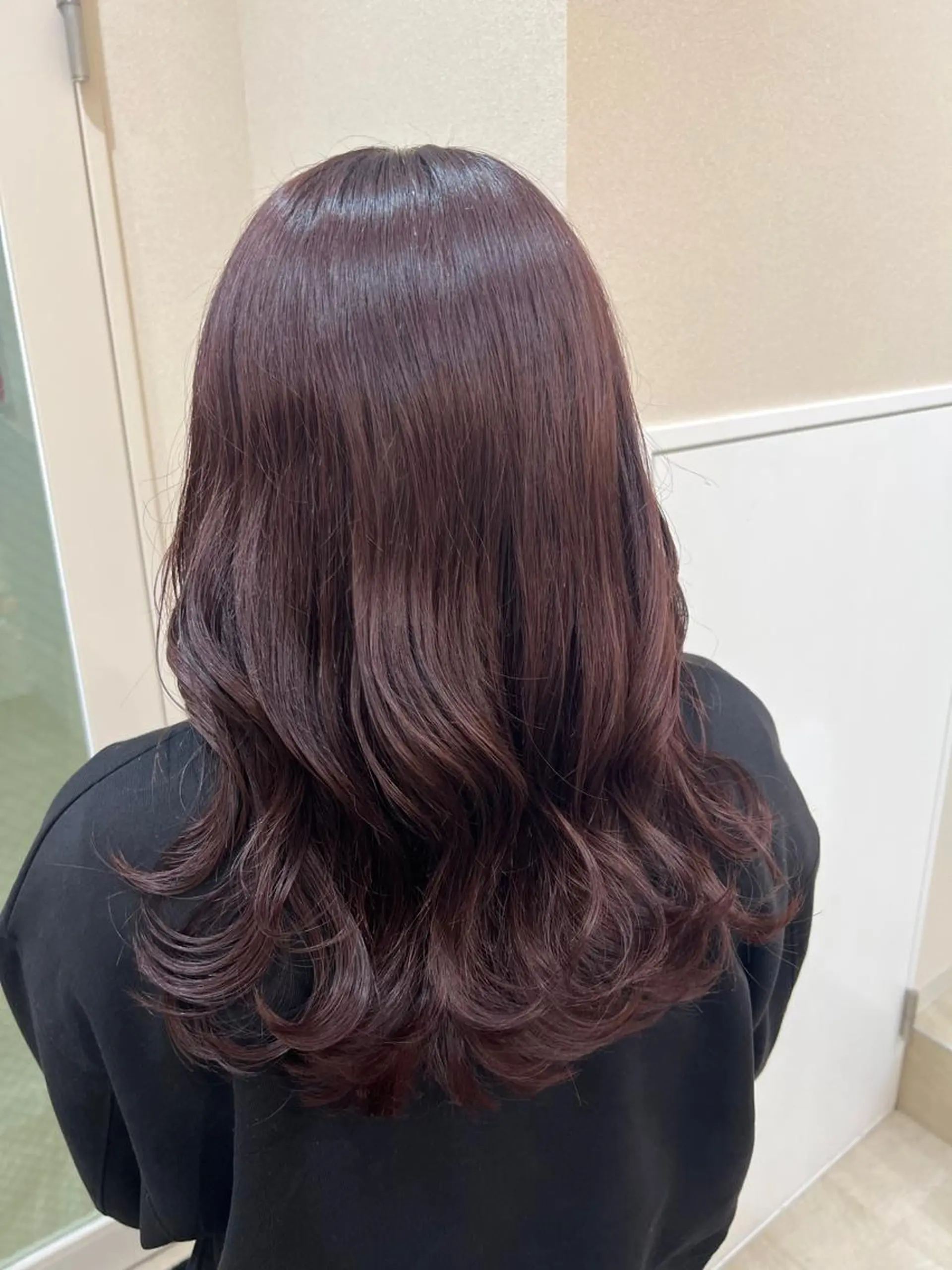 ミディアム カット ヘアカラー トリートメント ヘッドスパ mina .のヘアスタイル