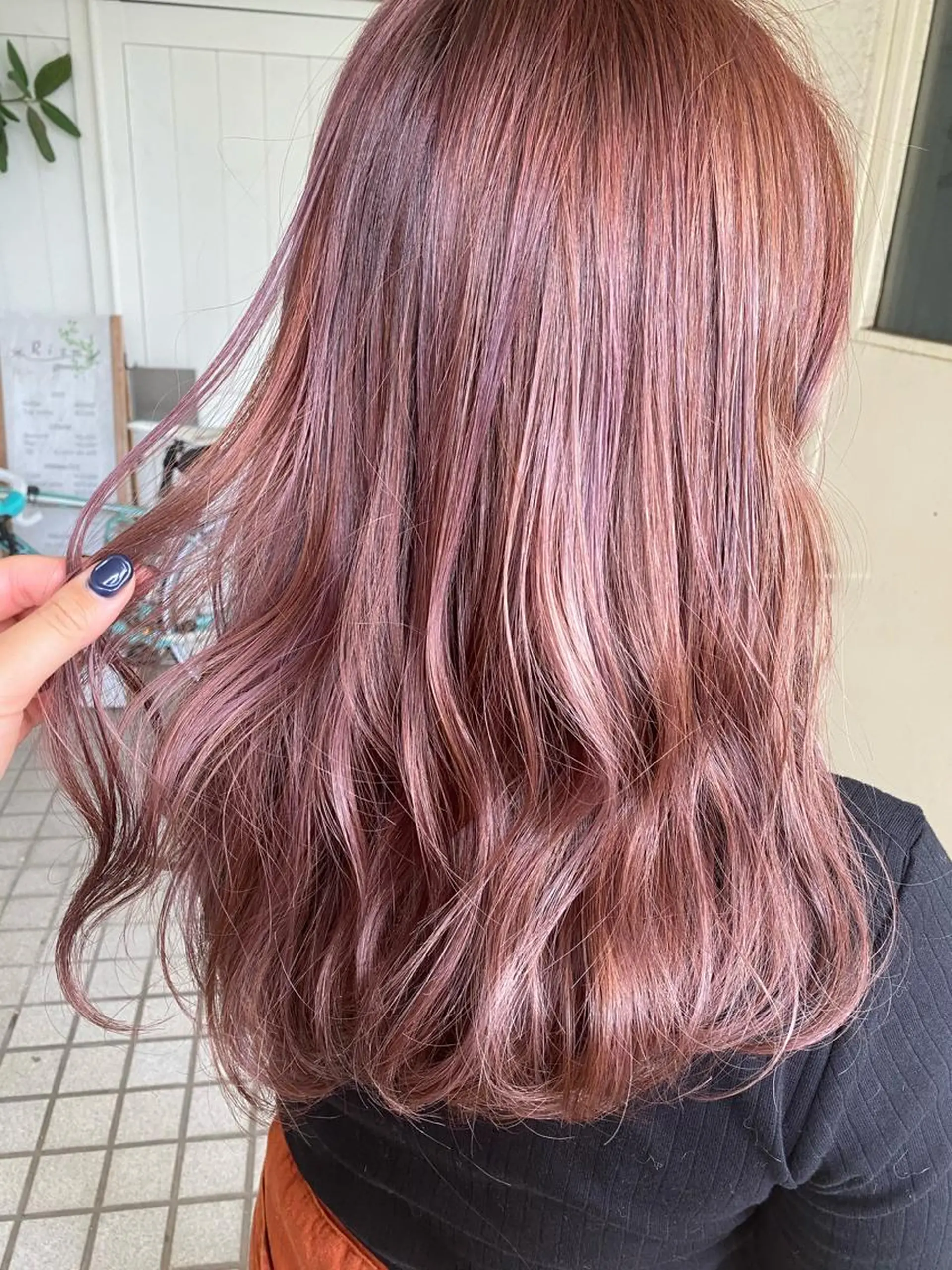 セミロング カラー ピンクカラー nailist mana𖤐´-のネイルデザイン