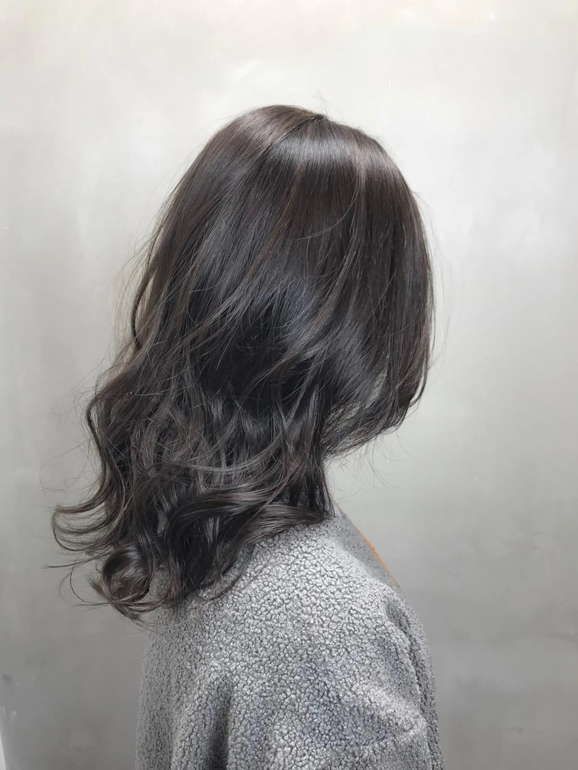 セミロング カラー ブリーチ グレージュ ブリーチなしカラー SALOWIN神戸三宮East店所属・【透明感、艶髪】西村 有司のヘアスタイル