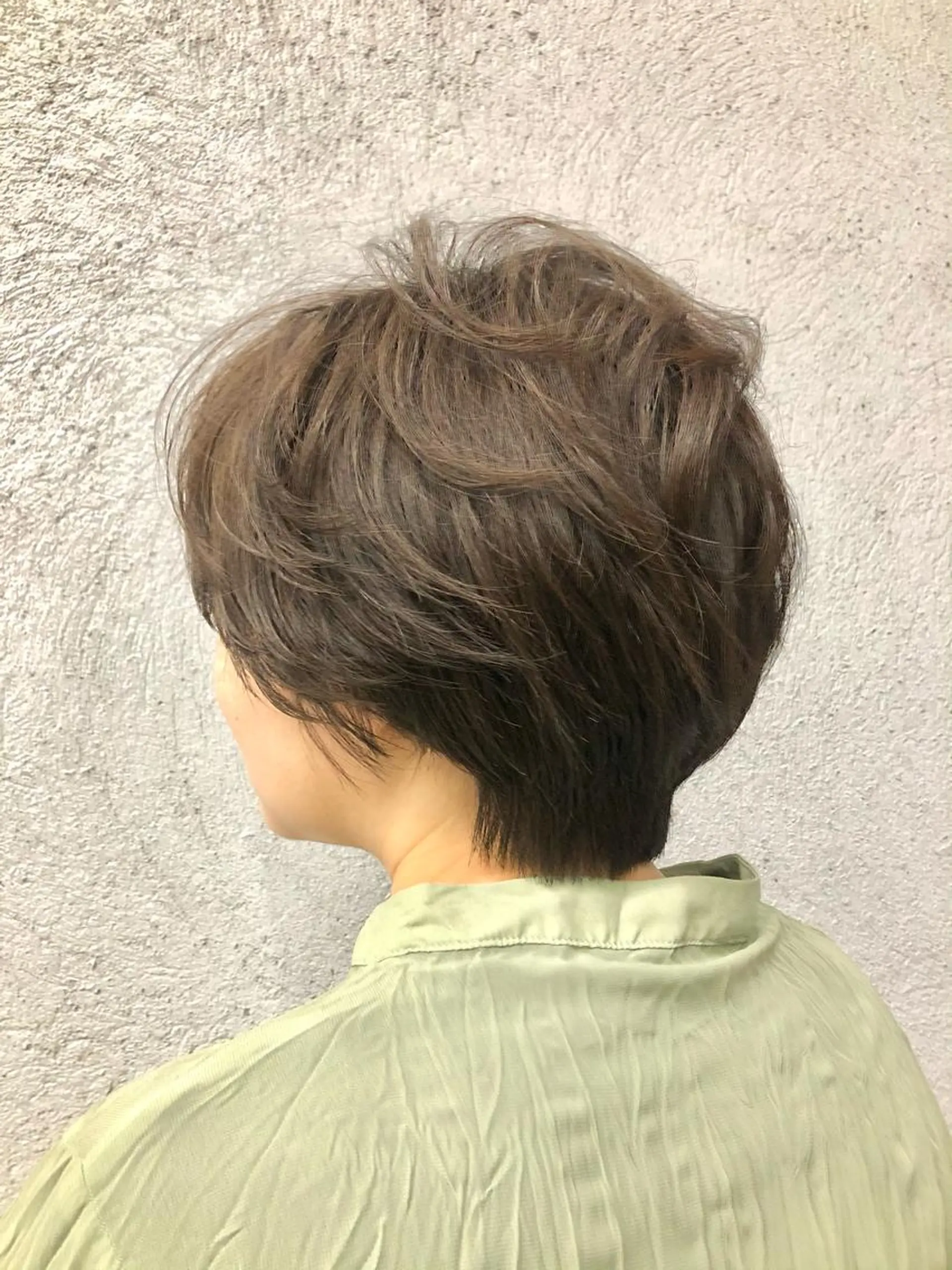 ショート カラー ベージュカラー オレンジ ヘアカラー ヘッドスパ 岡田 真綾のヘアスタイル