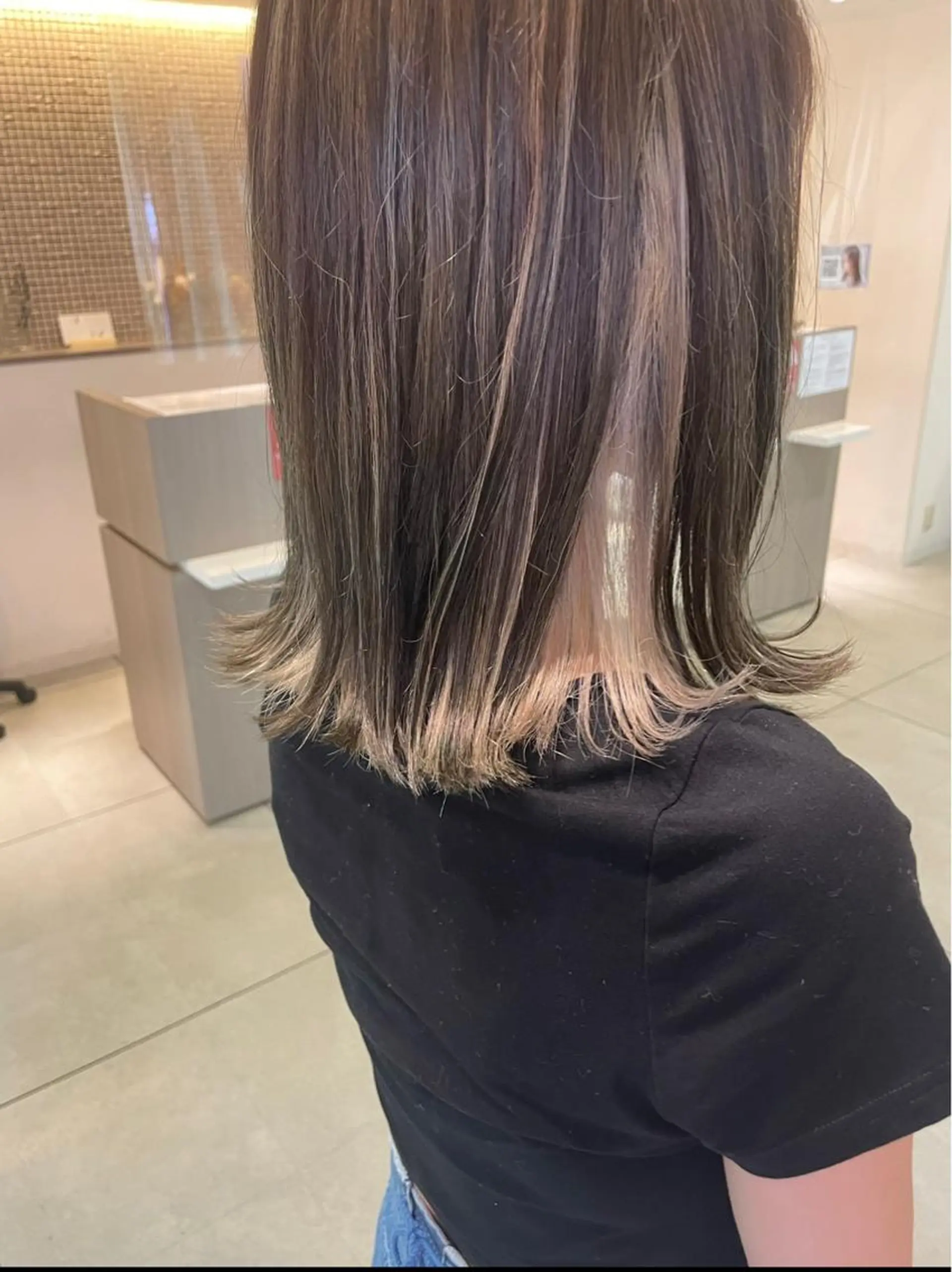 ミディアム カラー ハイライトカラー インナーカラー ハイライト ヘアカラー トリートメント 松佐 ゆかりのヘアスタイル