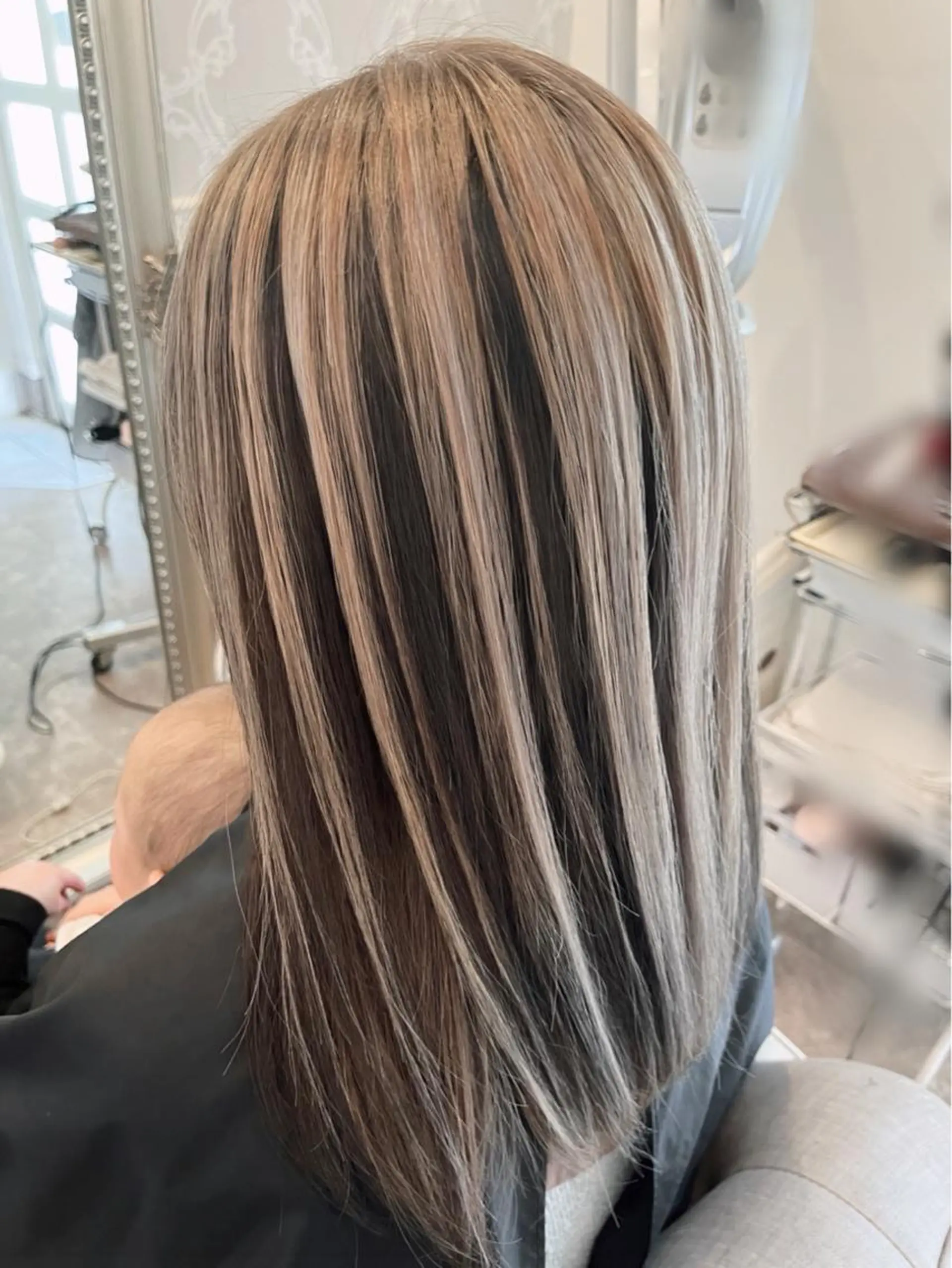 セミロング カラー バレイヤージュ レイヤーカット La.fleur ラ.フルールのヘアスタイル