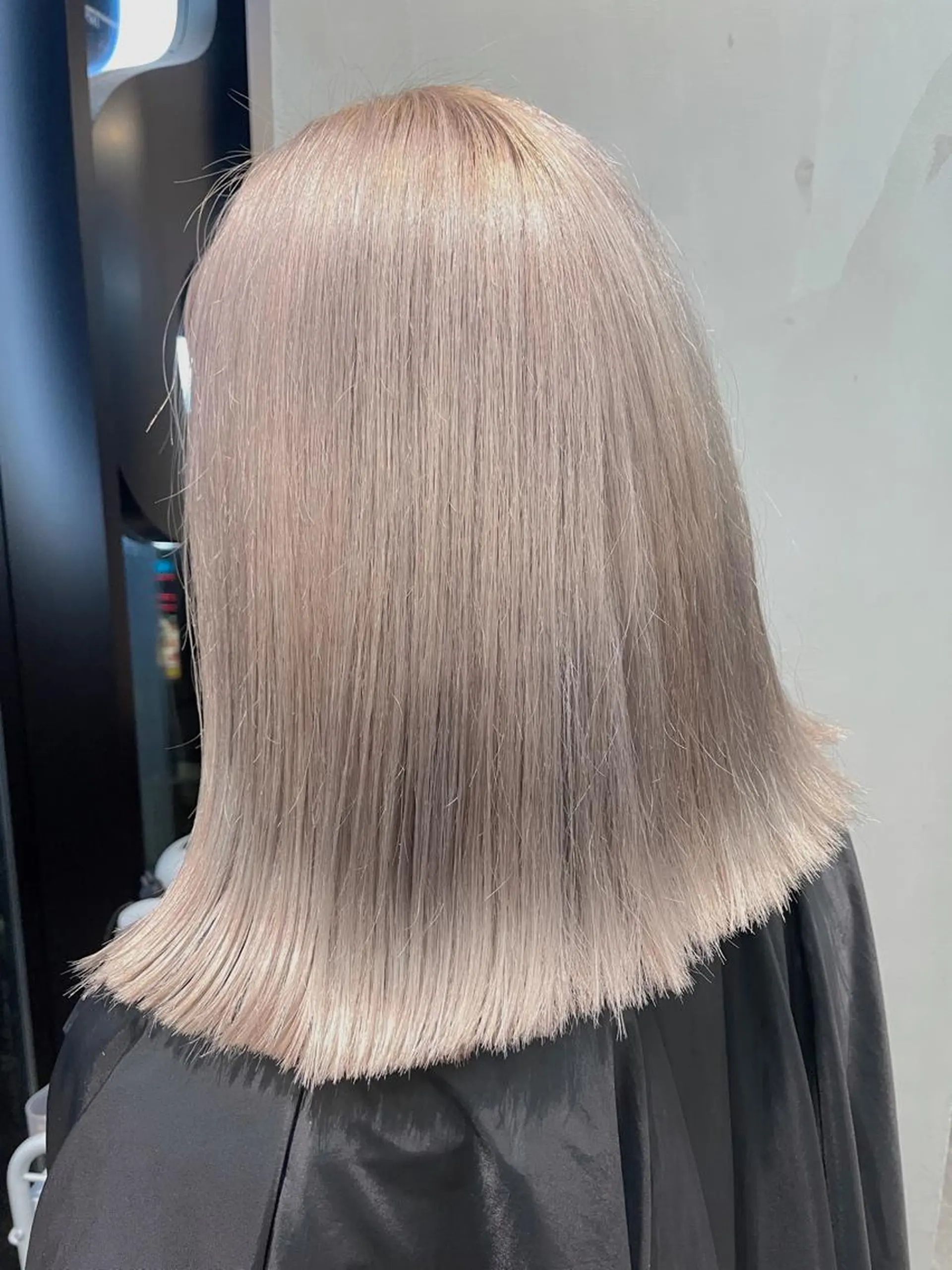 ミディアム カラー 堤 麻衣子のヘアスタイル