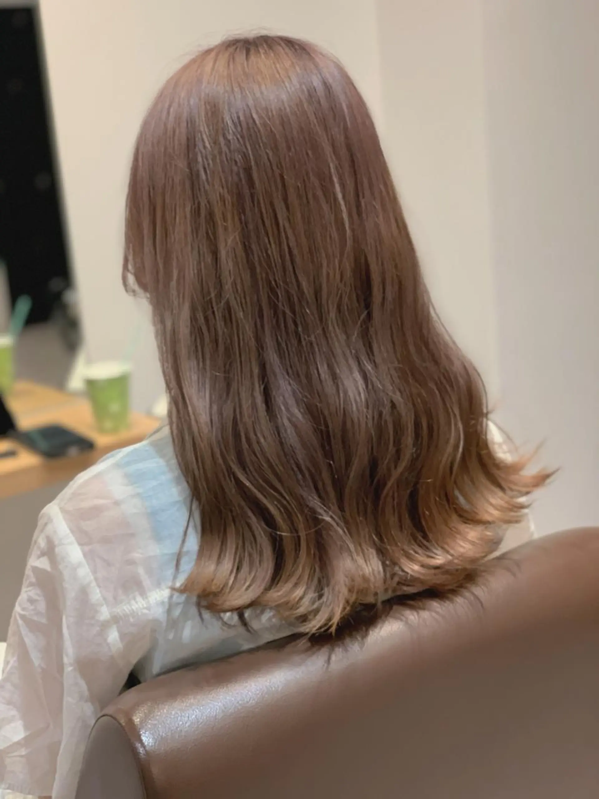 カラー セミロング MIA スタイリストのヘアスタイル