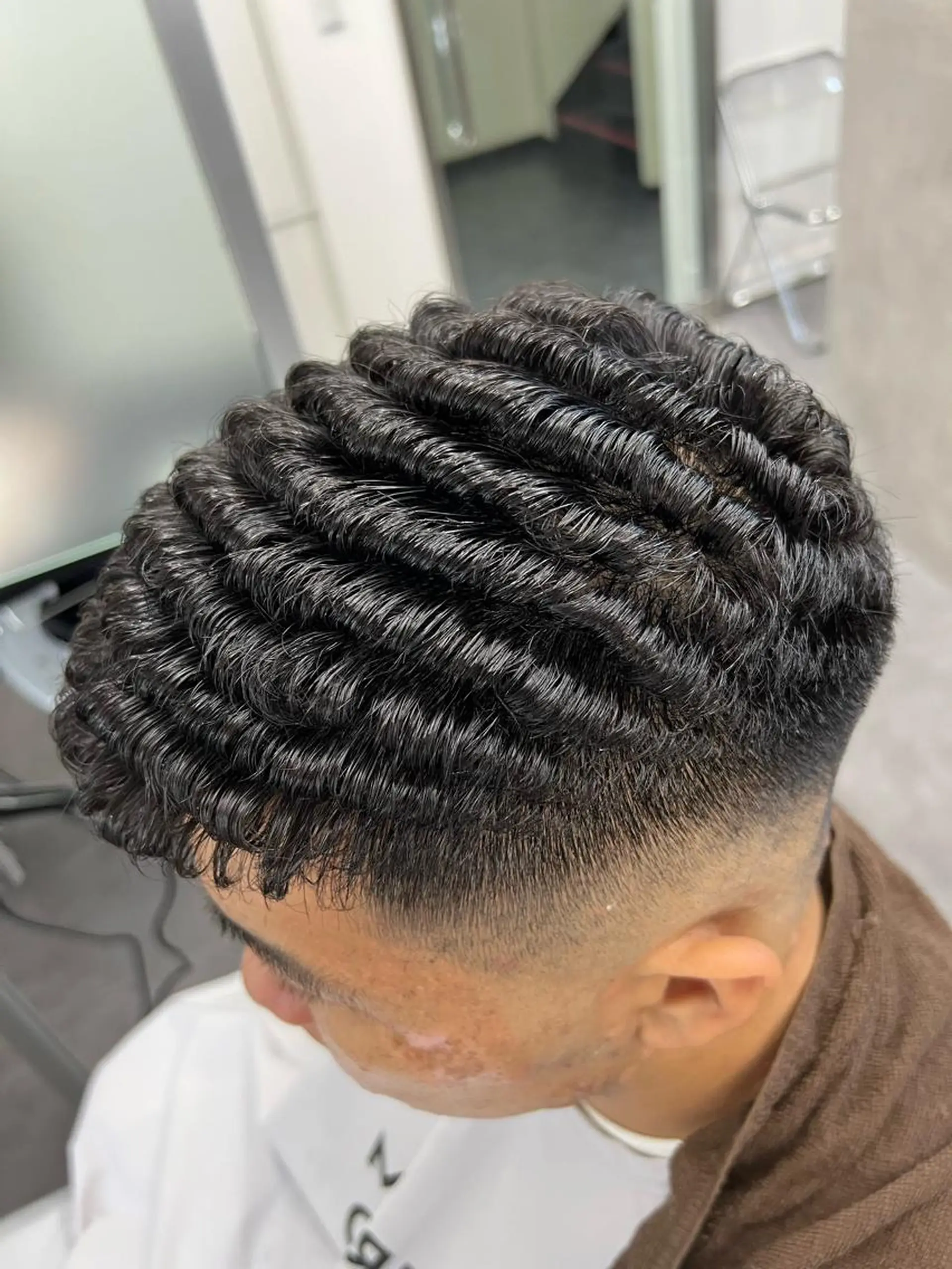 ショート パーマ メンズ フェードカット メンズパーマ 濡れパン スキンフェード 垢抜け・メンズパーマ 津山祐紀のヘアスタイル