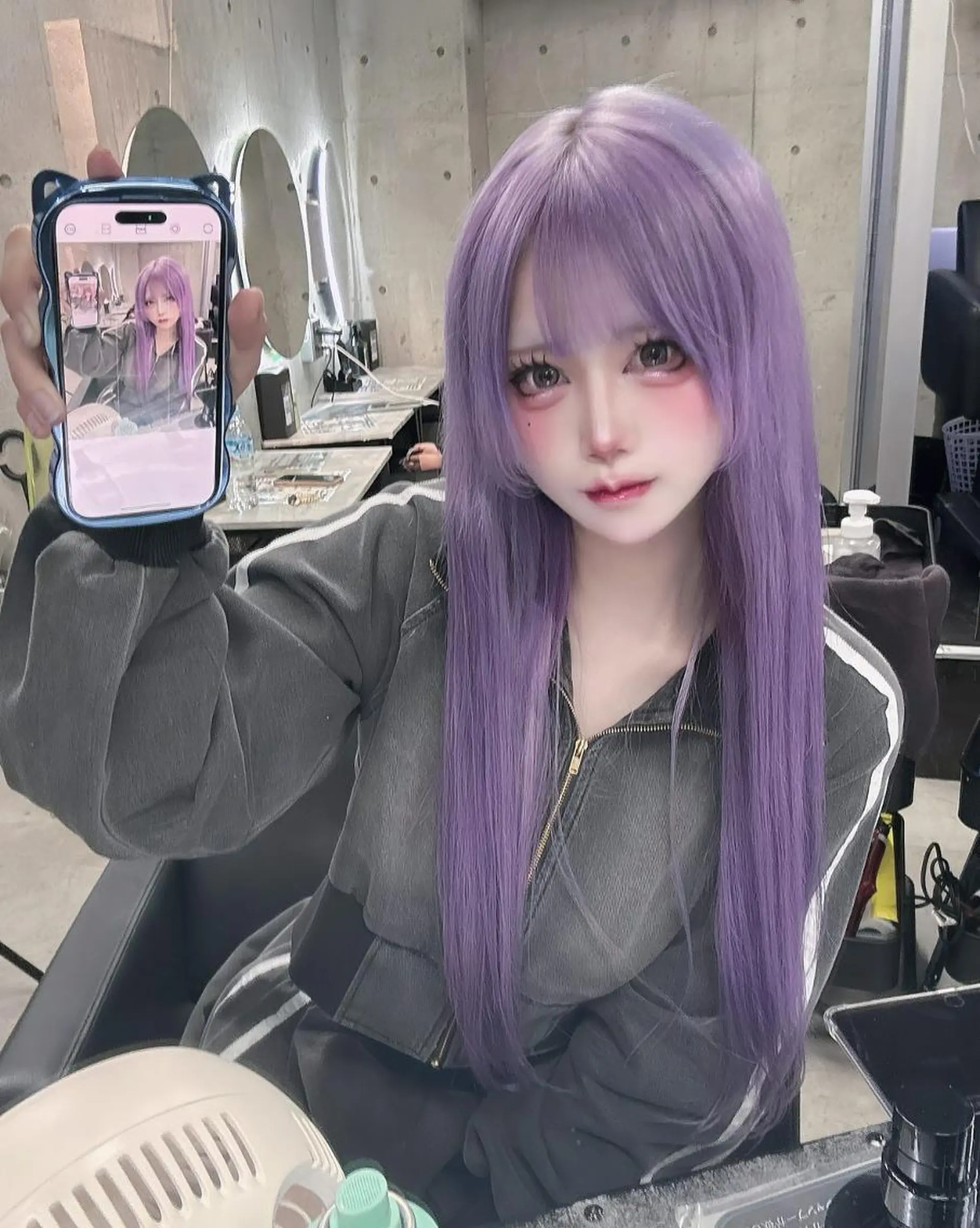 ロング カラー シールエクステ ブリーチ ハイトーンカラー エクステ レイヤーカット ホワイト&レイヤーカ ットエクステ長畠俊輔のヘアスタイル