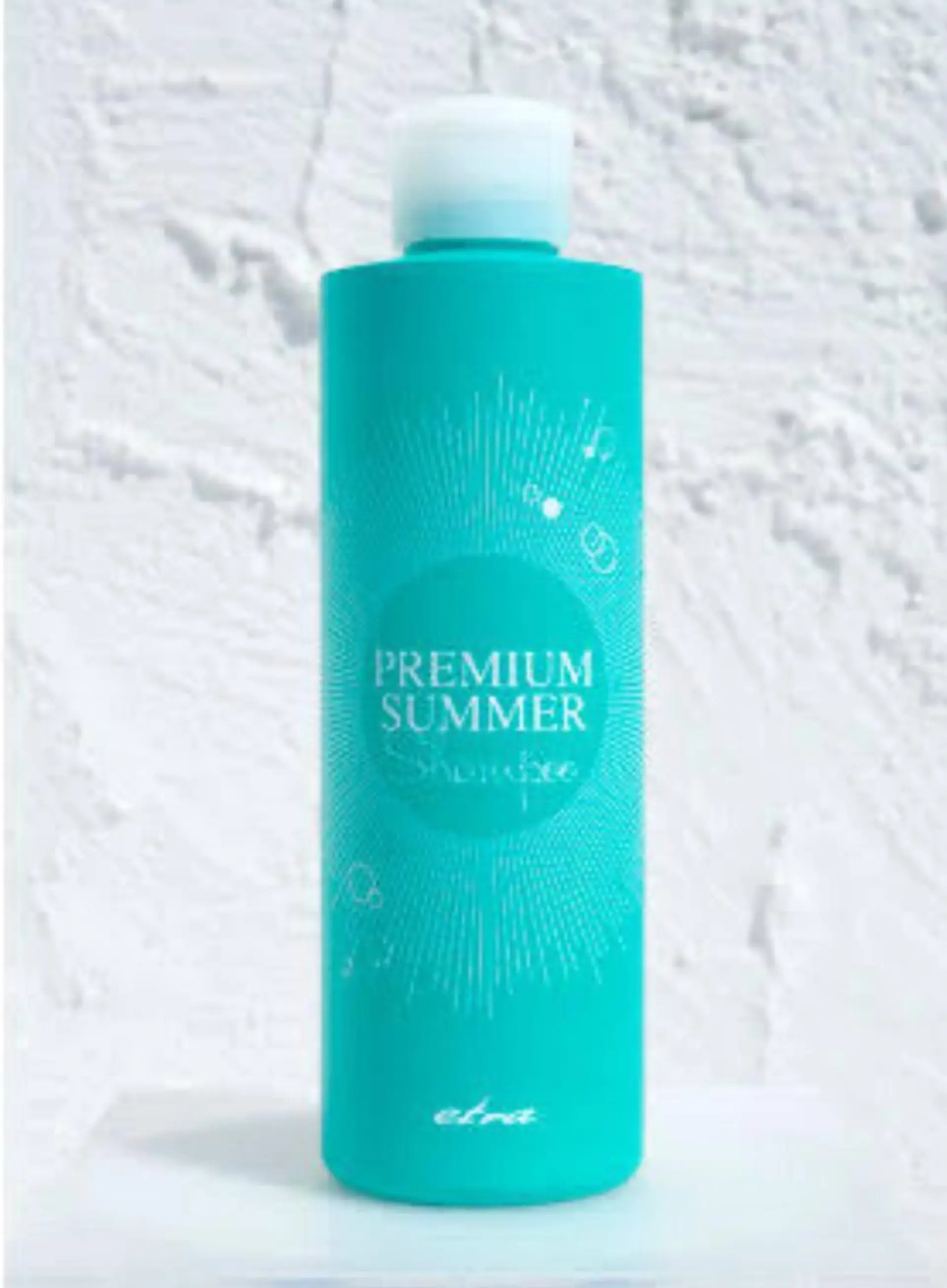 渡部凌我 小顔ウルフ ハイトーンカラーのヘアスタイル