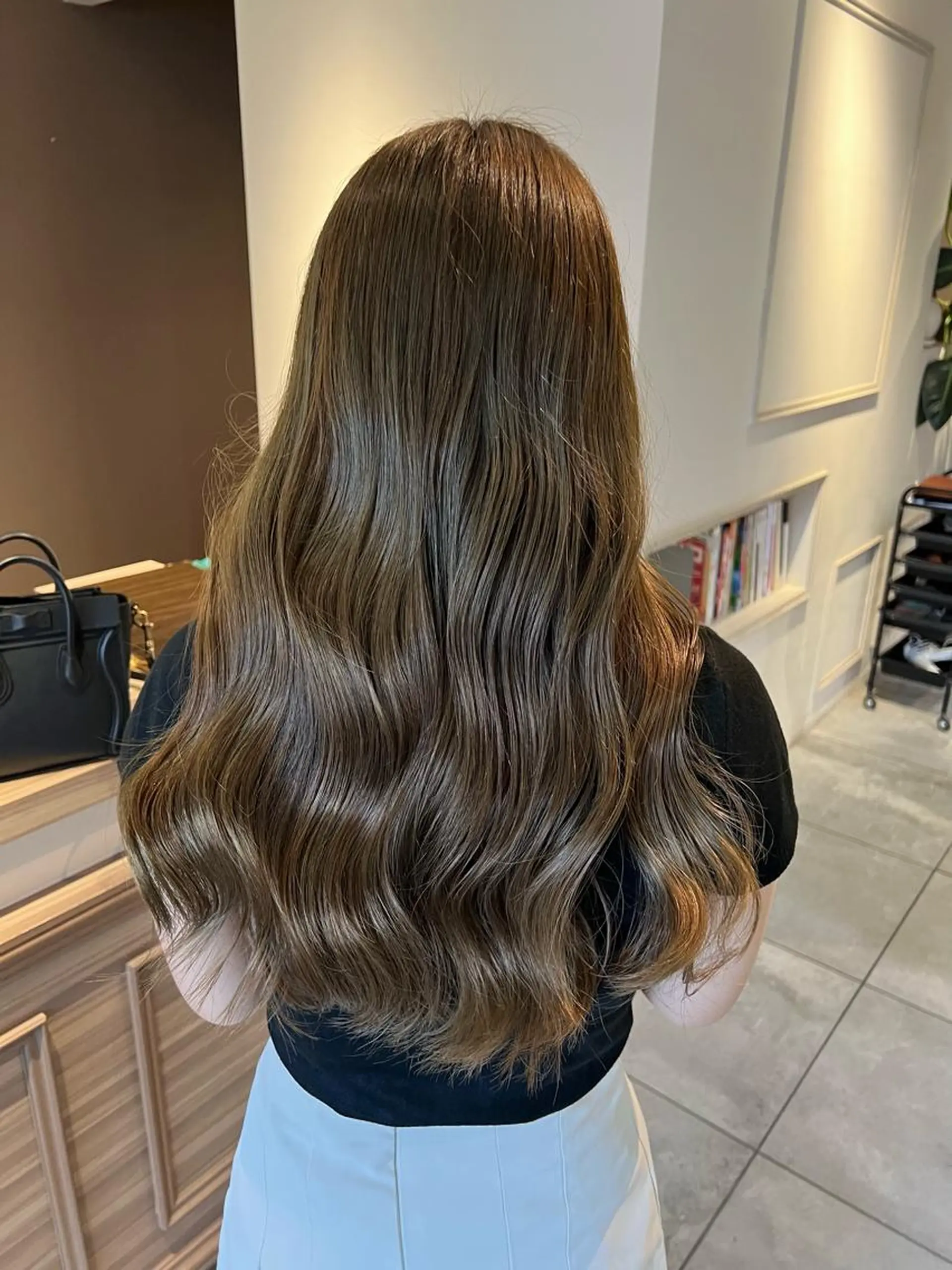 ロング カラー ベージュカラー 透明感カラー オリーブベージュ カット ヘアカラー トリートメント 西村 美羽のヘアスタイル