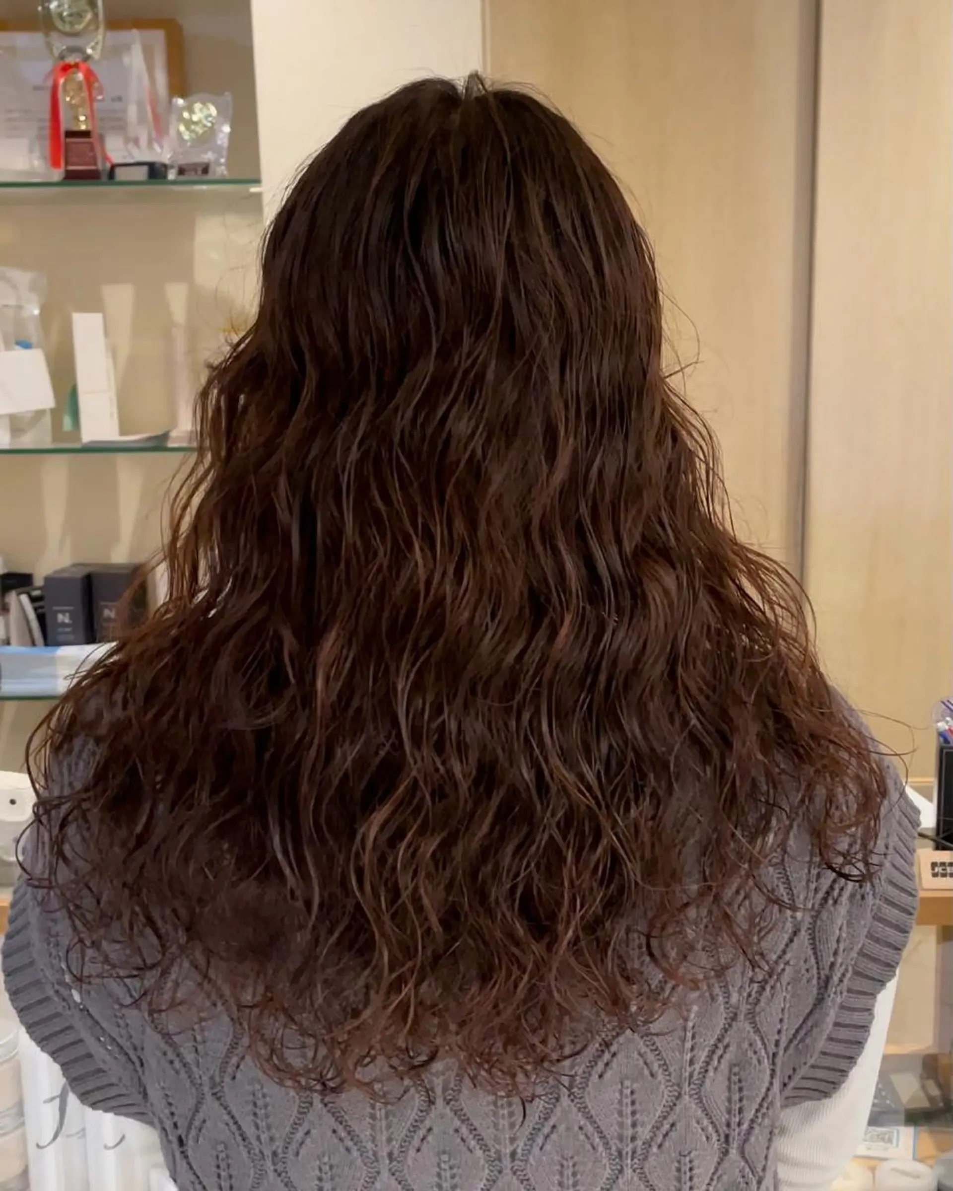 セミロング カット ヘアカラー パーマ 大石 陽菜のヘアスタイル