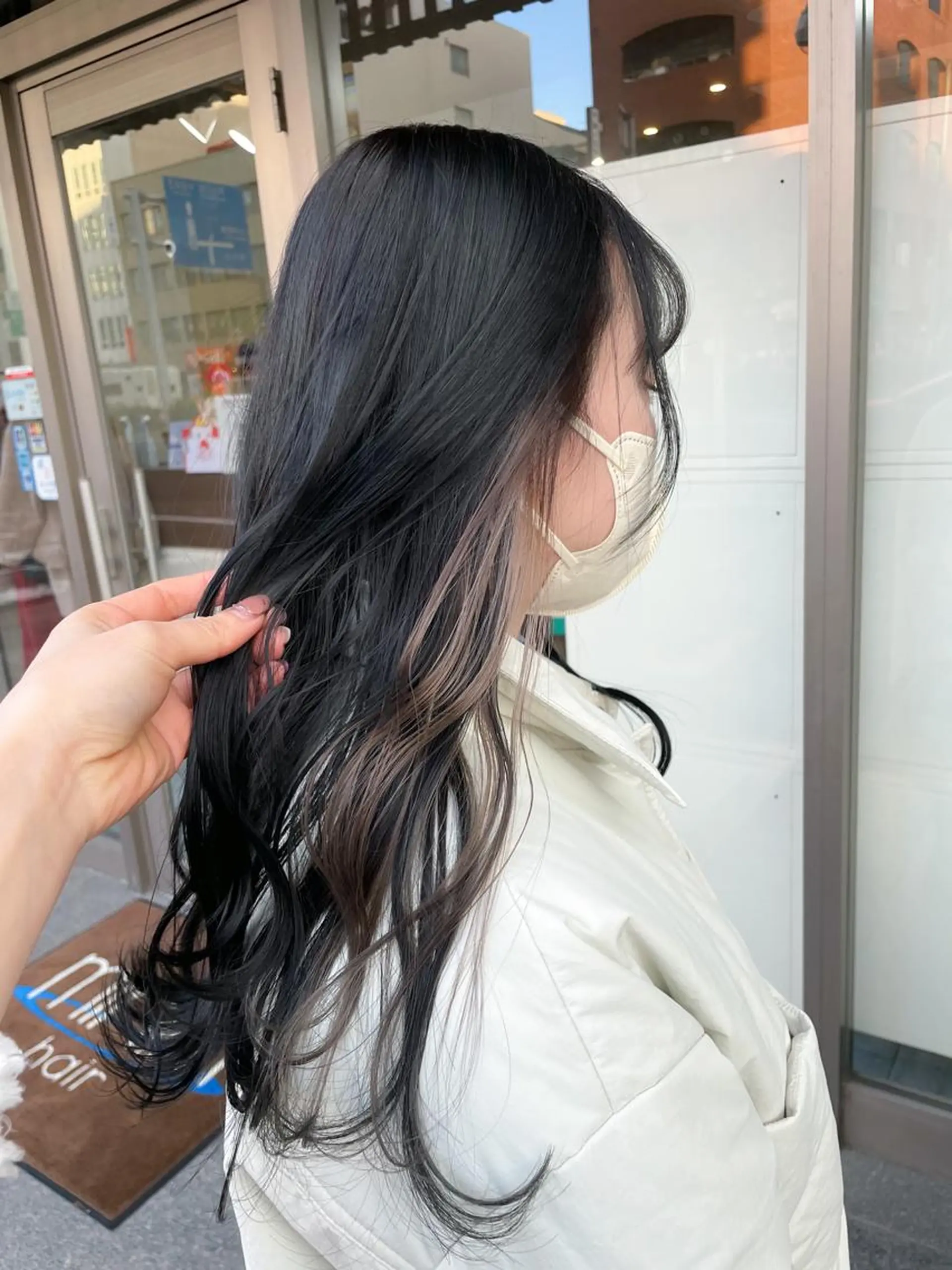 ロング カラー ヘアアレンジ ベージュカラー 透明感カラー イヤリングカラー グレージュ インナーカラー イワタ マハ/ minim hairのヘアスタイル