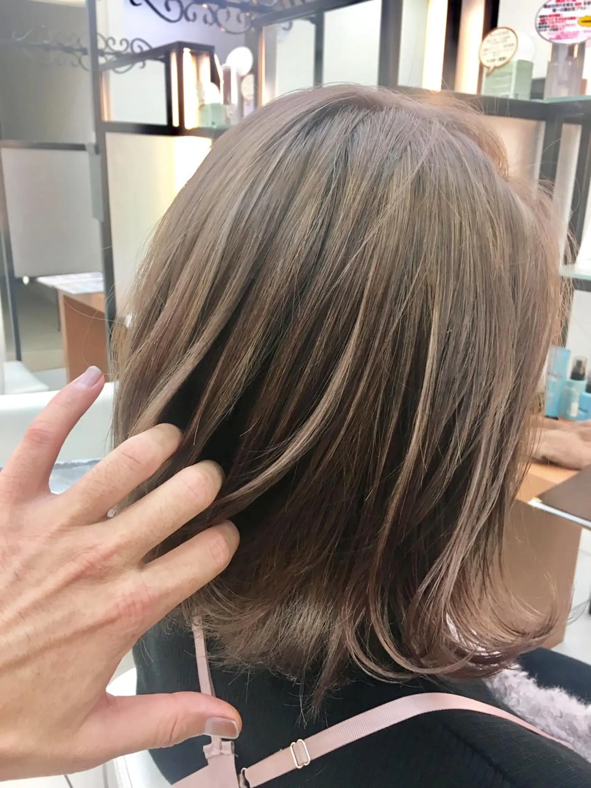 カラー ベージュカラー ブリーチ イルミナカラー 外国人風カラー カット ヘアカラー N° jillva ♦️川端裕司♦️のヘアスタイル