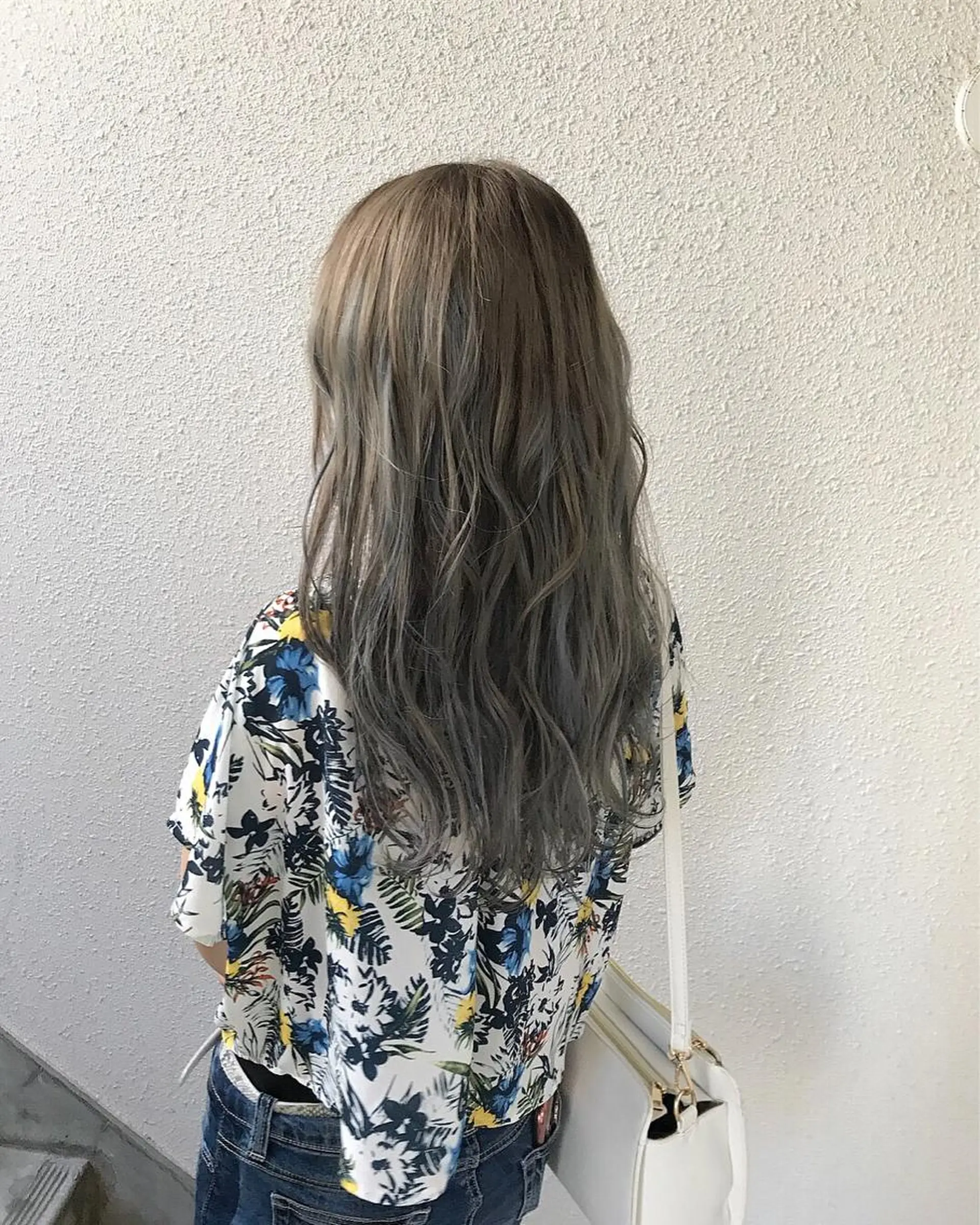 セミロング カラー ブルーカラー ダブルカラー ハイライトカラー シルバー ハイライト インナーカラー/天神 ブリーチ/吉田のヘアスタイル