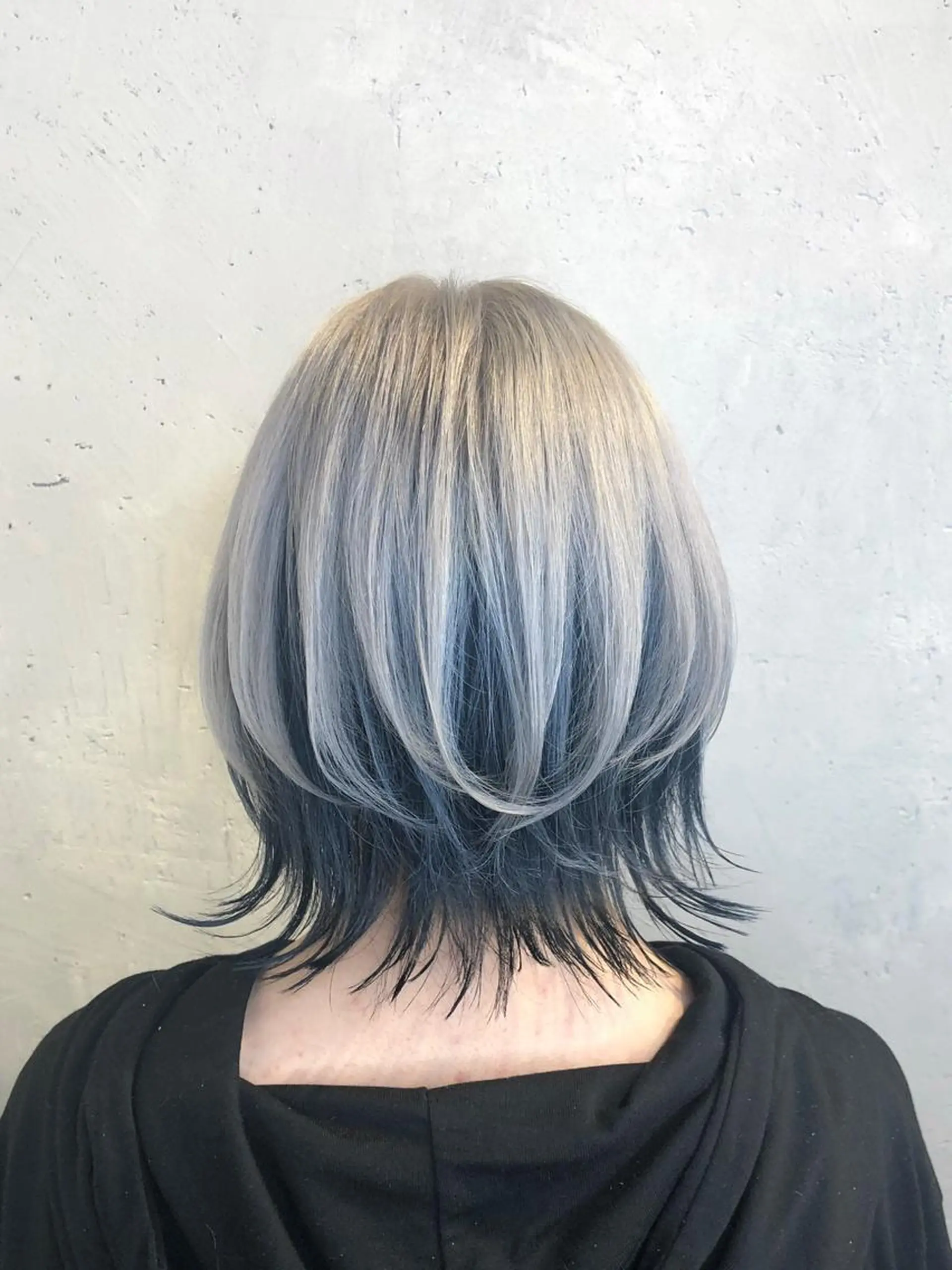 ショート カラー ヘアアレンジ ブルーカラー ネイビーカラー ウルフカット カット ヘアカラー トリートメント ｲﾝﾅｰｶﾗｰ屋さん 🫧伊藤拓実のヘアスタイル
