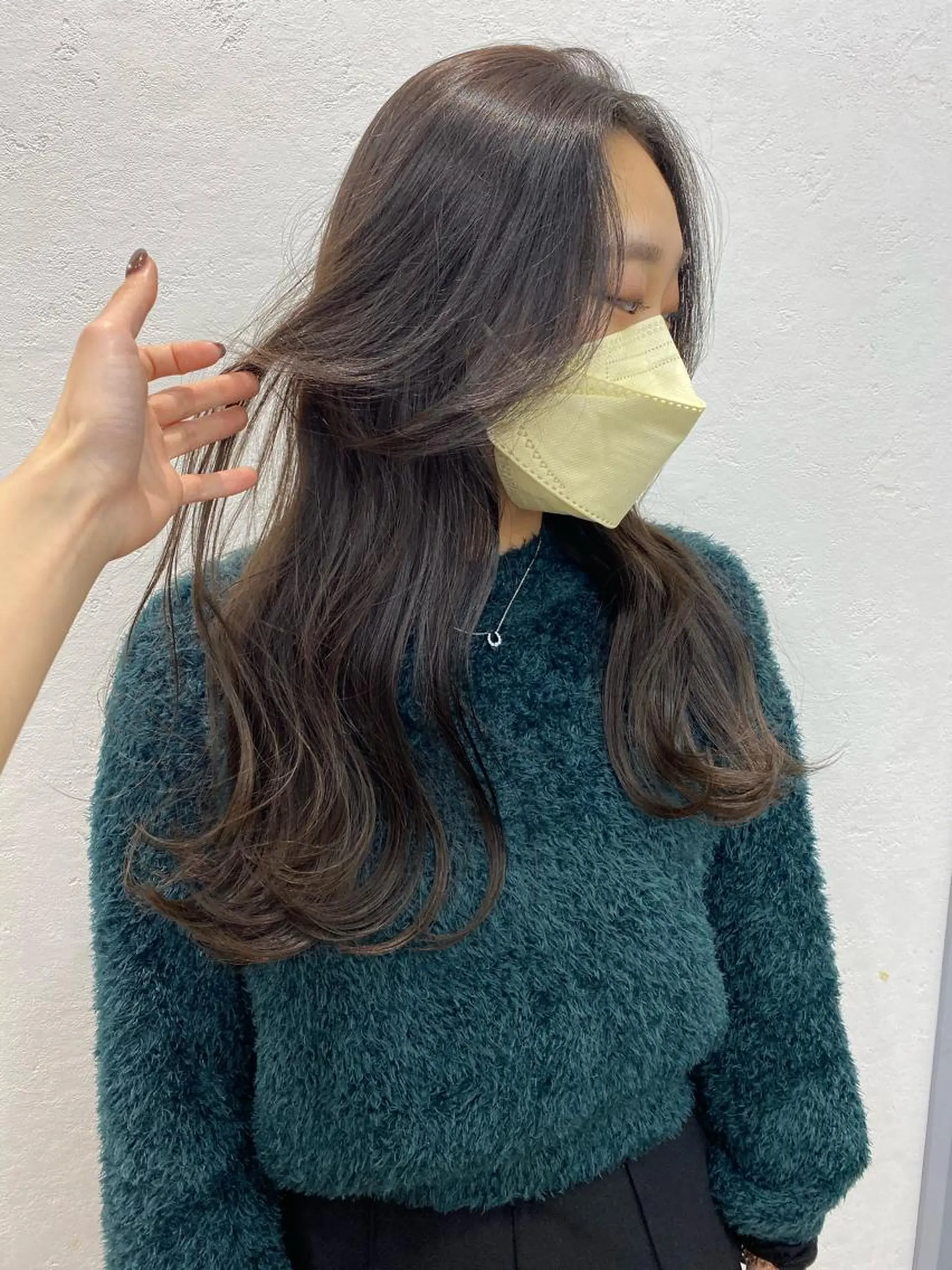 ロング カラー オリーブ/アッシュ やわらか透明感カラーのヘアスタイル