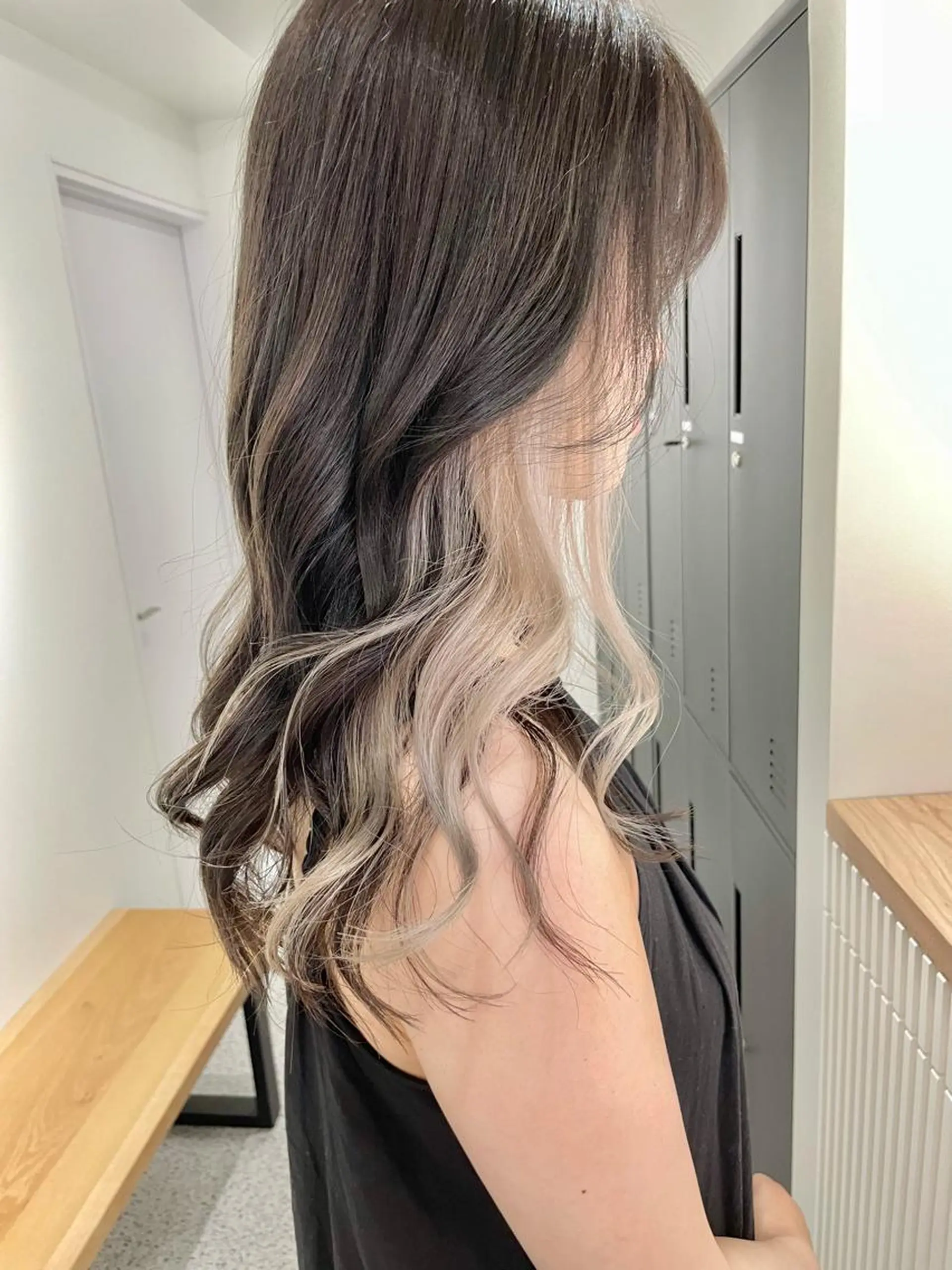 セミロング カラー ベージュカラー ブリーチ イヤリングカラー ホワイトベージュ ブリーチ/ハイトーン 艶カラー/ユリナのヘアスタイル