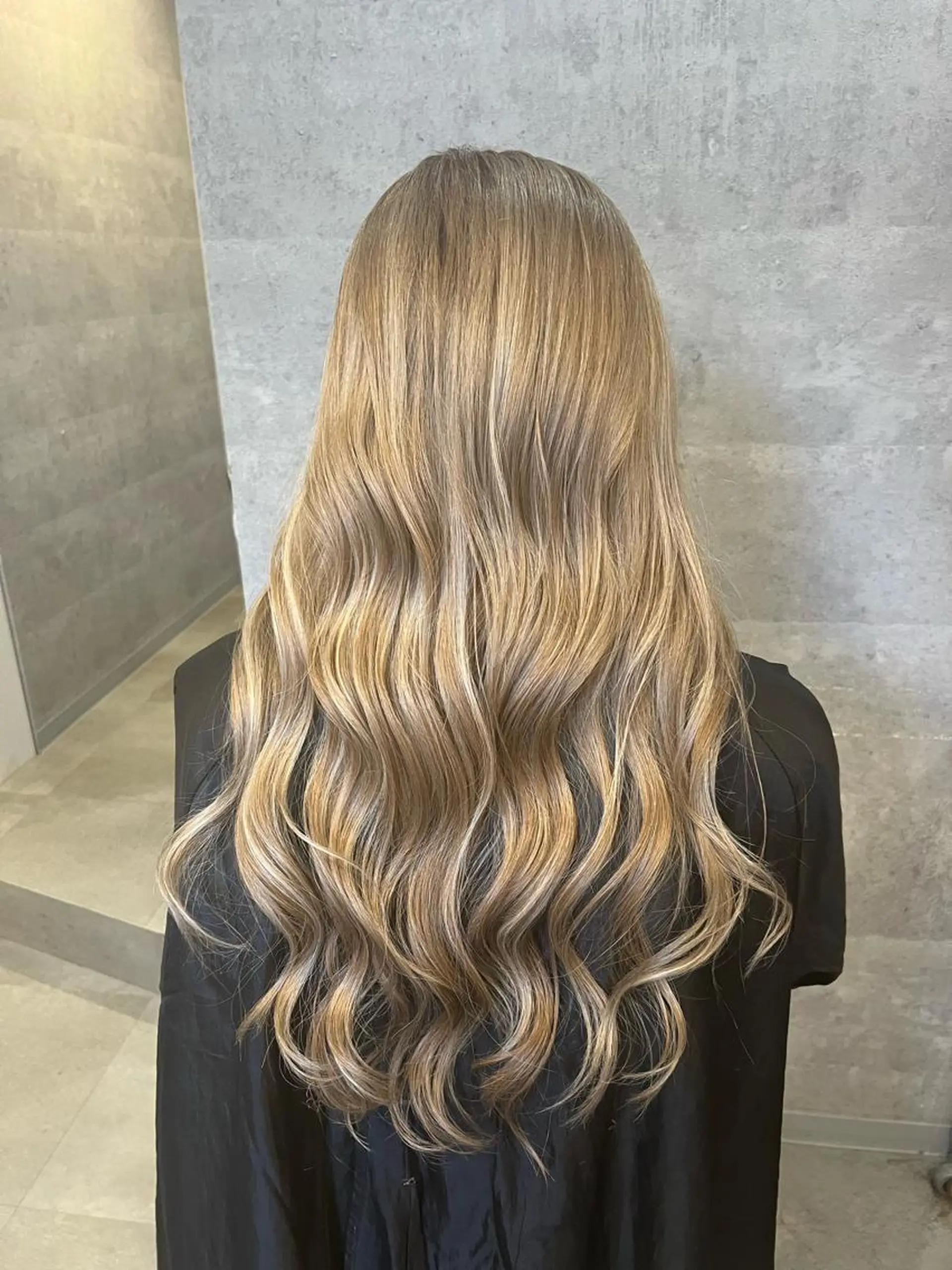 ロング 難波/ハイトーン 🦋AOI🦋のヘアスタイル