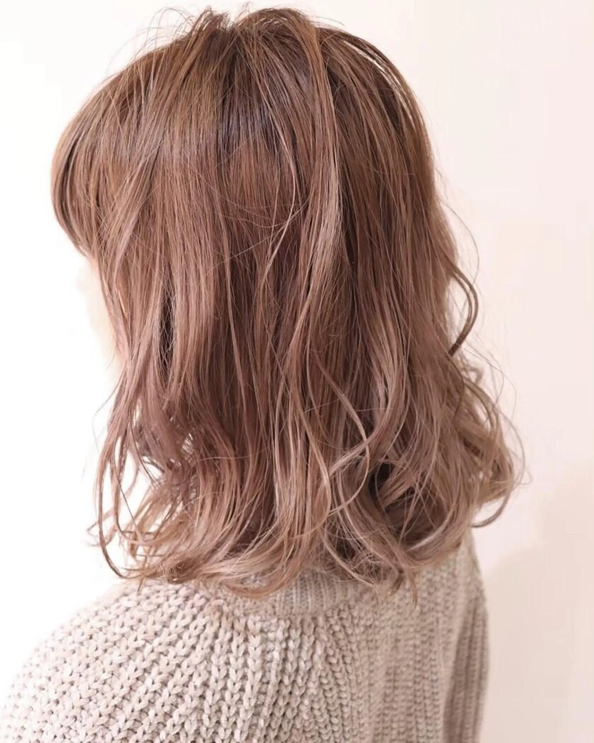 ミディアム 大場 優のヘアスタイル