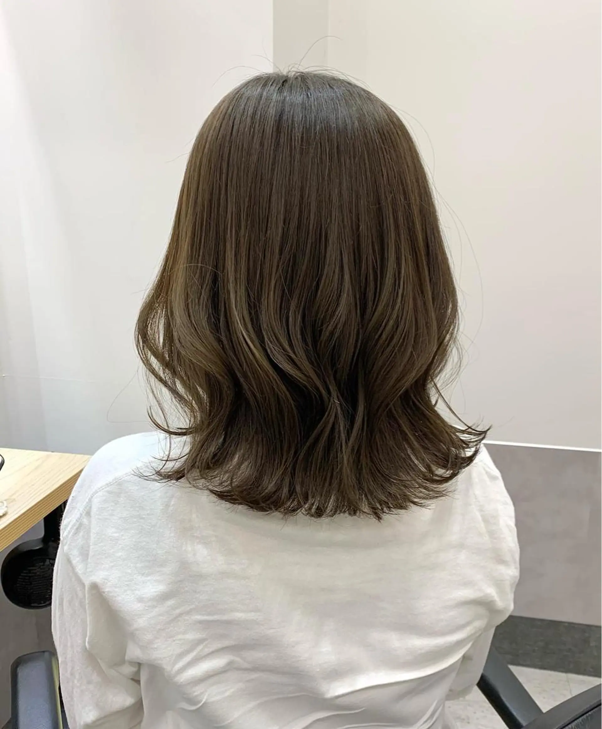 ミディアム カラー ベージュカラー ブリーチ 透明感カラー ダブルカラー ブリーチなしカラー カット ヘアカラー SAKINO． ベージュカラーのヘアスタイル
