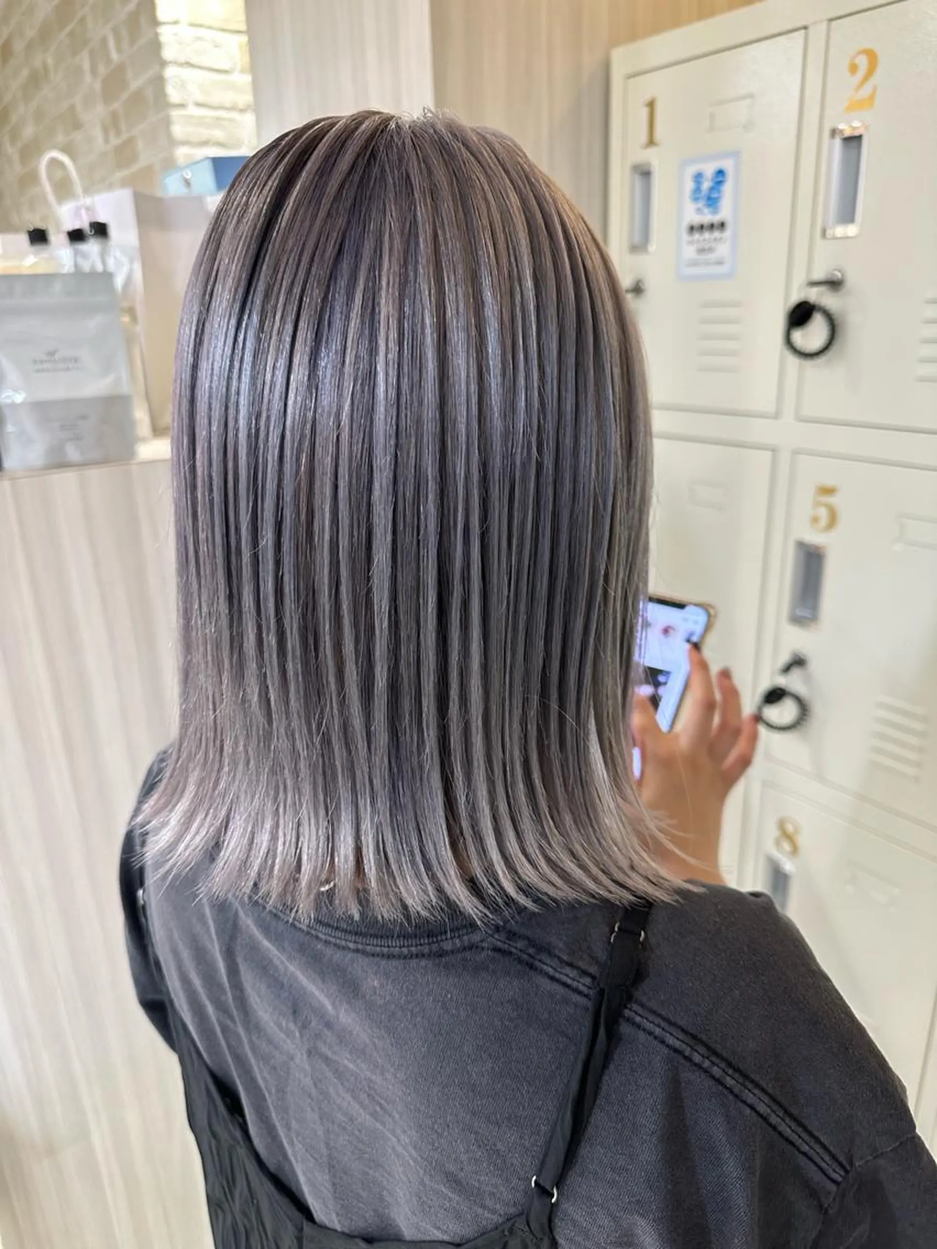 ミディアム カラー アッシュ シルバー シルバーアッシュ カット ヘアカラー 【寺田町】ソリハシ アキラのヘアスタイル