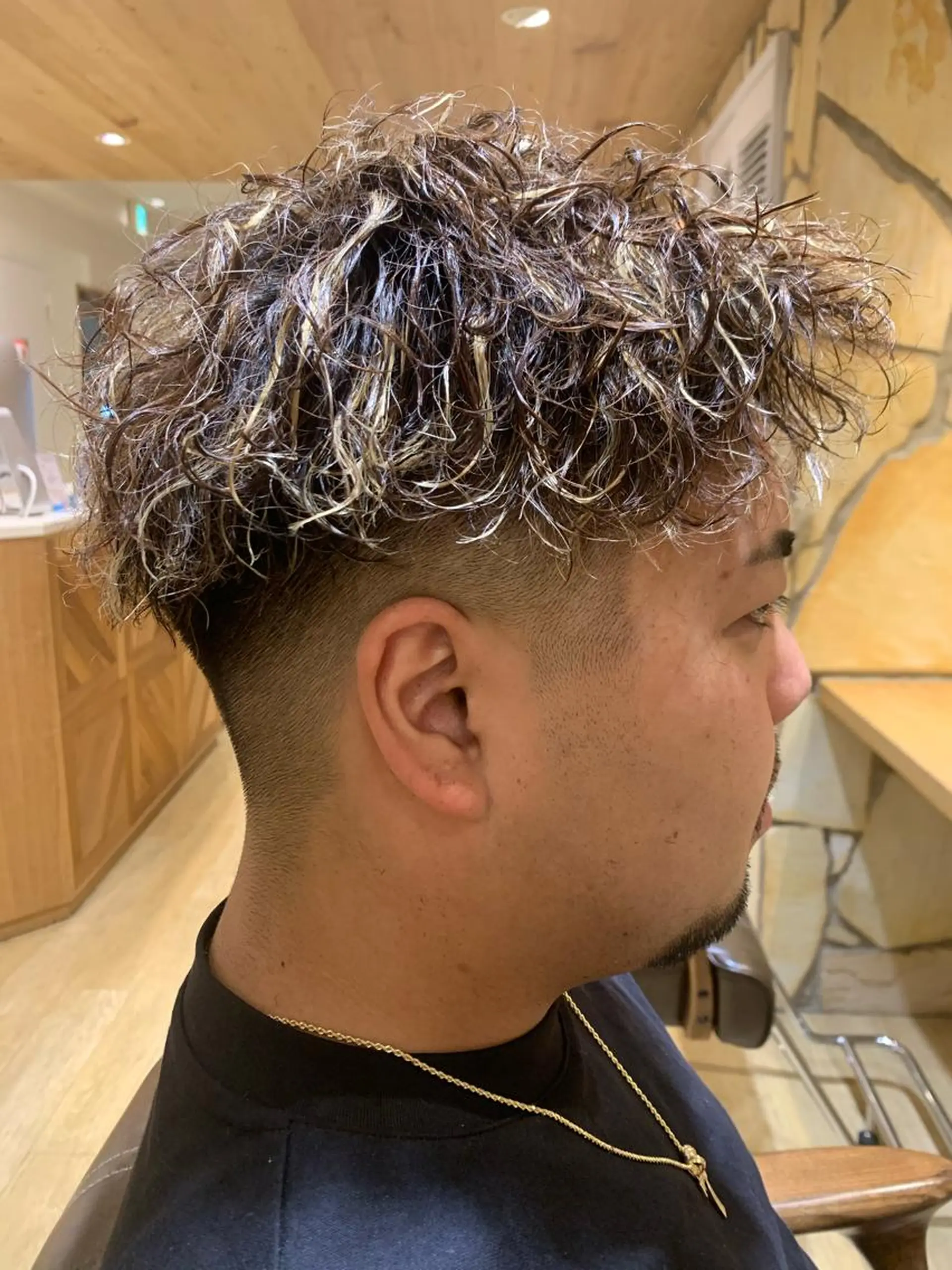 ショート ハイライト カット パーマ 渋谷ハイトーン/ デザインカラー阿部のヘアスタイル