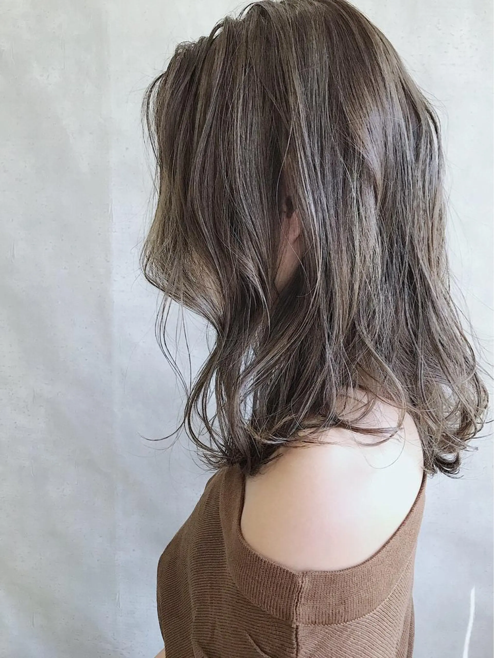 セミロング カラー イルミナカラー _WHITE 難波本店のヘアスタイル