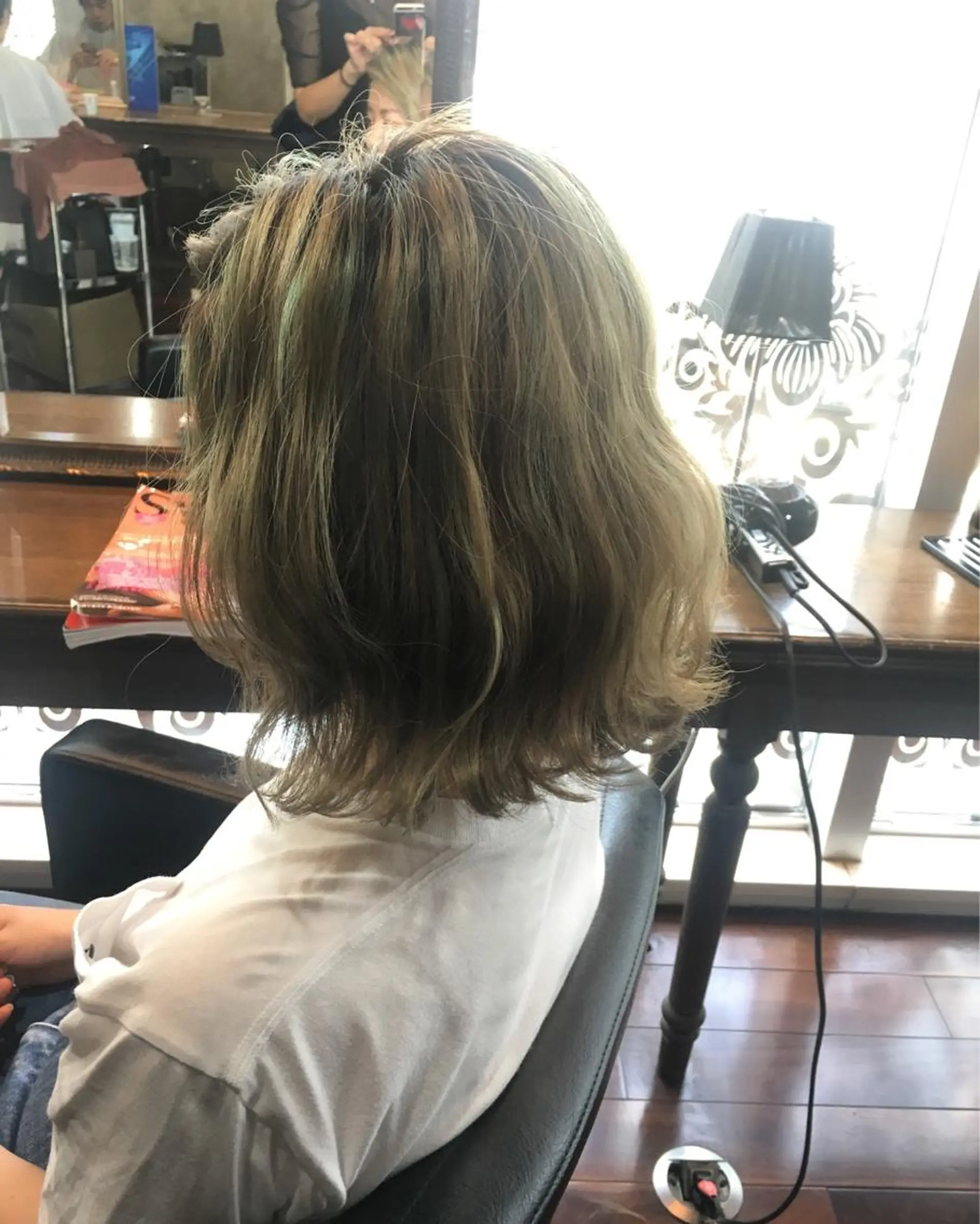 ミディアム カラー ヘアアレンジ ダブルカラー ハイライトカラー ハイライト 吉本 yoshimotoのヘアスタイル