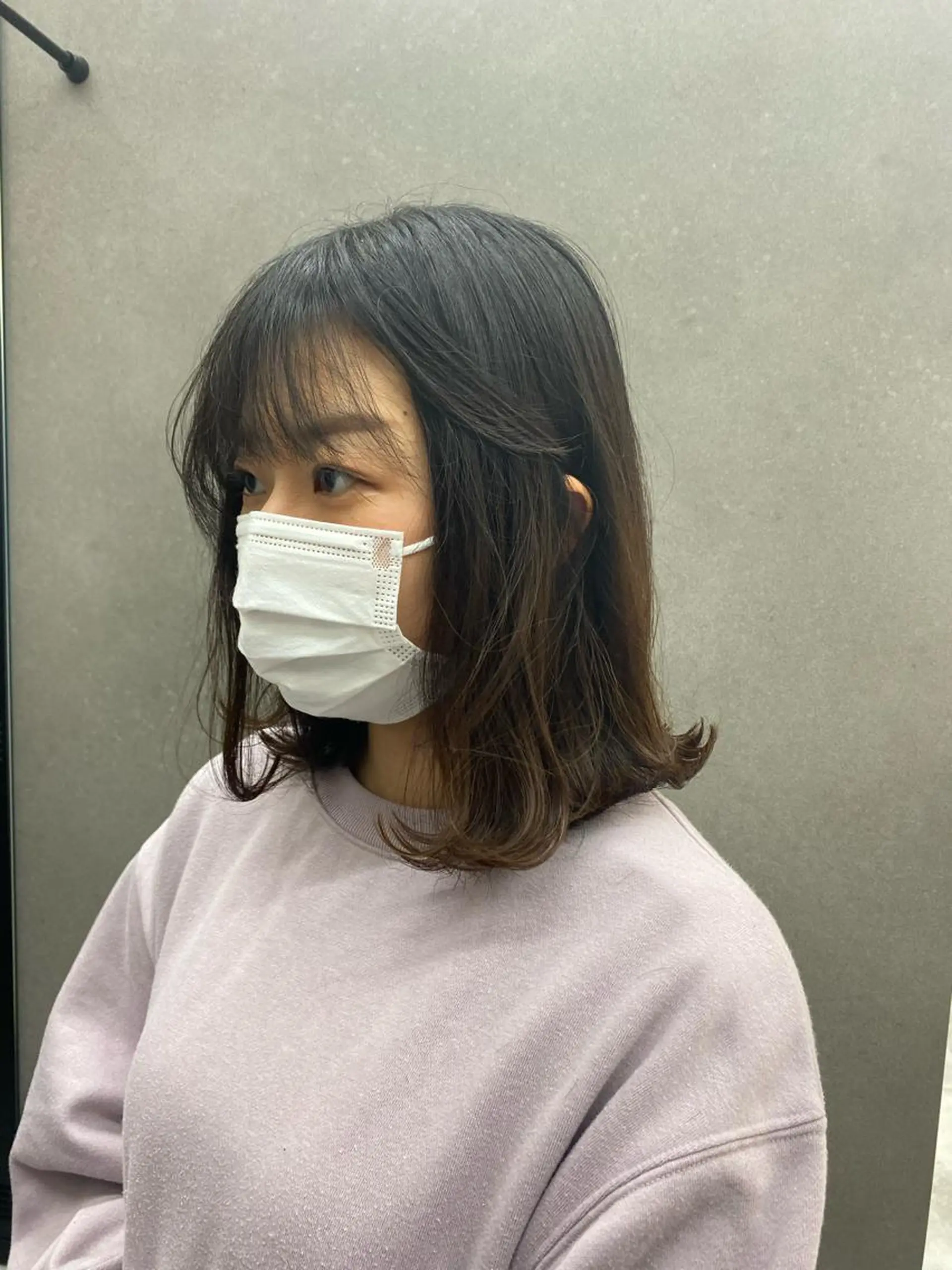 ミディアム カラー 韓国🇰🇷レイヤー カットオリーブカラーのヘアスタイル