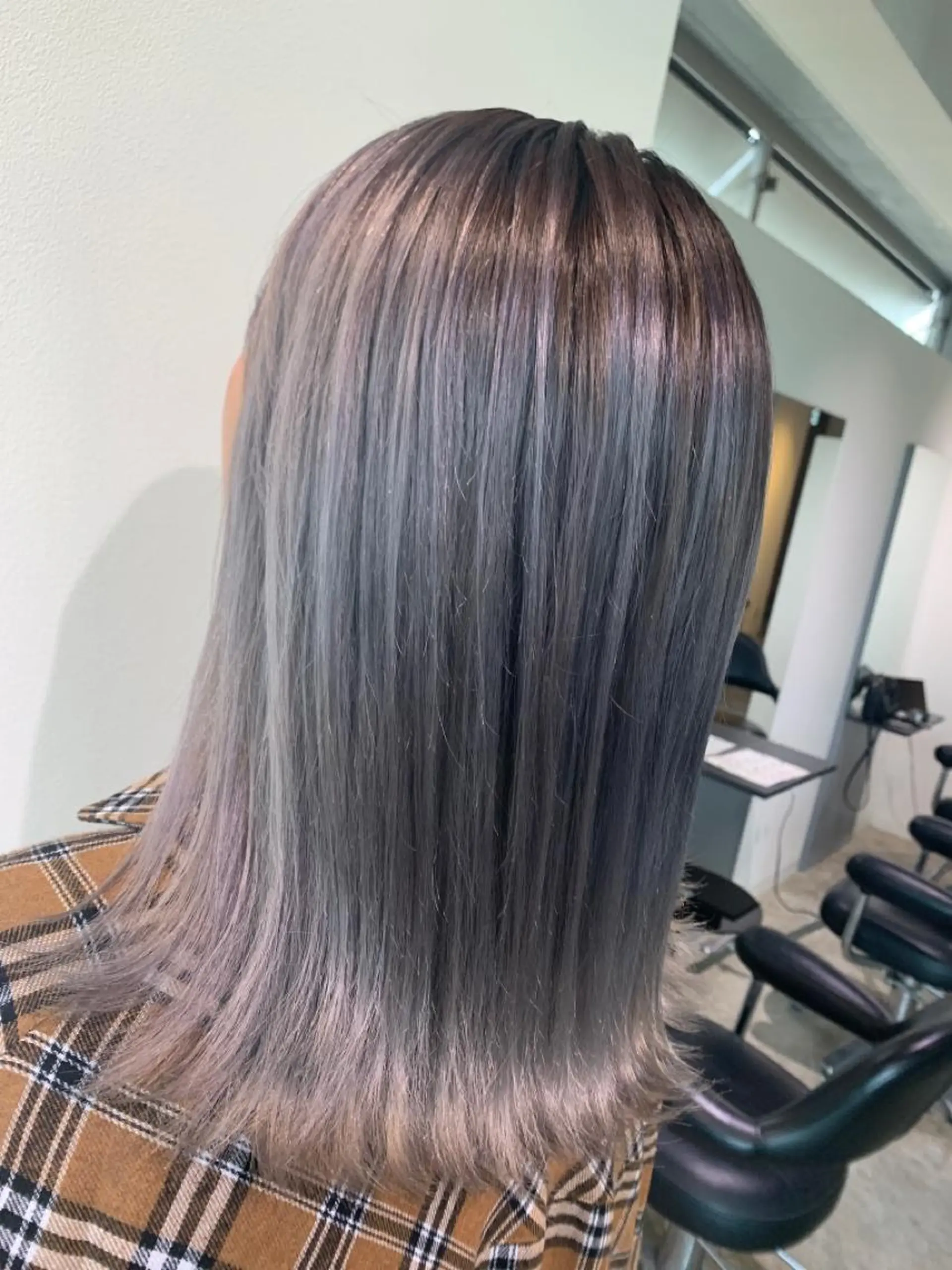 ミディアム Lilly 中谷友里のヘアスタイル