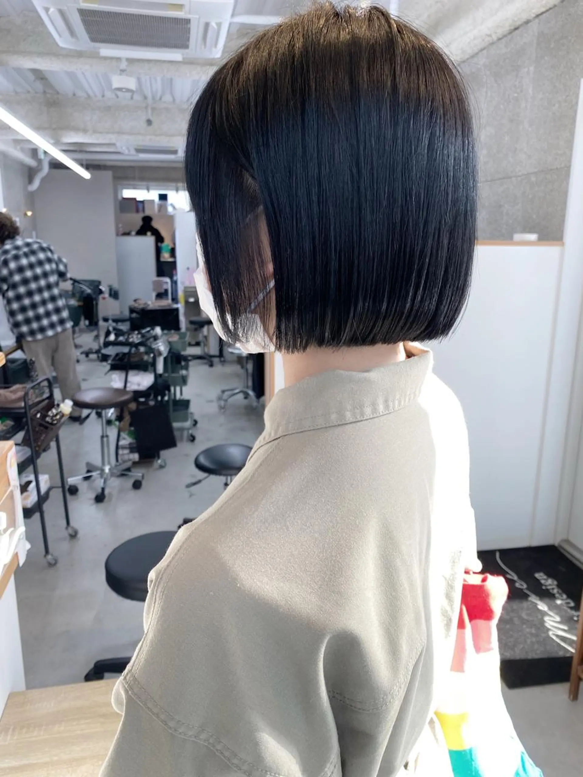 ショート カラー 黒髪 ブルーカラー ブルーブラック ボブ カット ヘアカラー トリートメント 八谷 将平のヘアスタイル