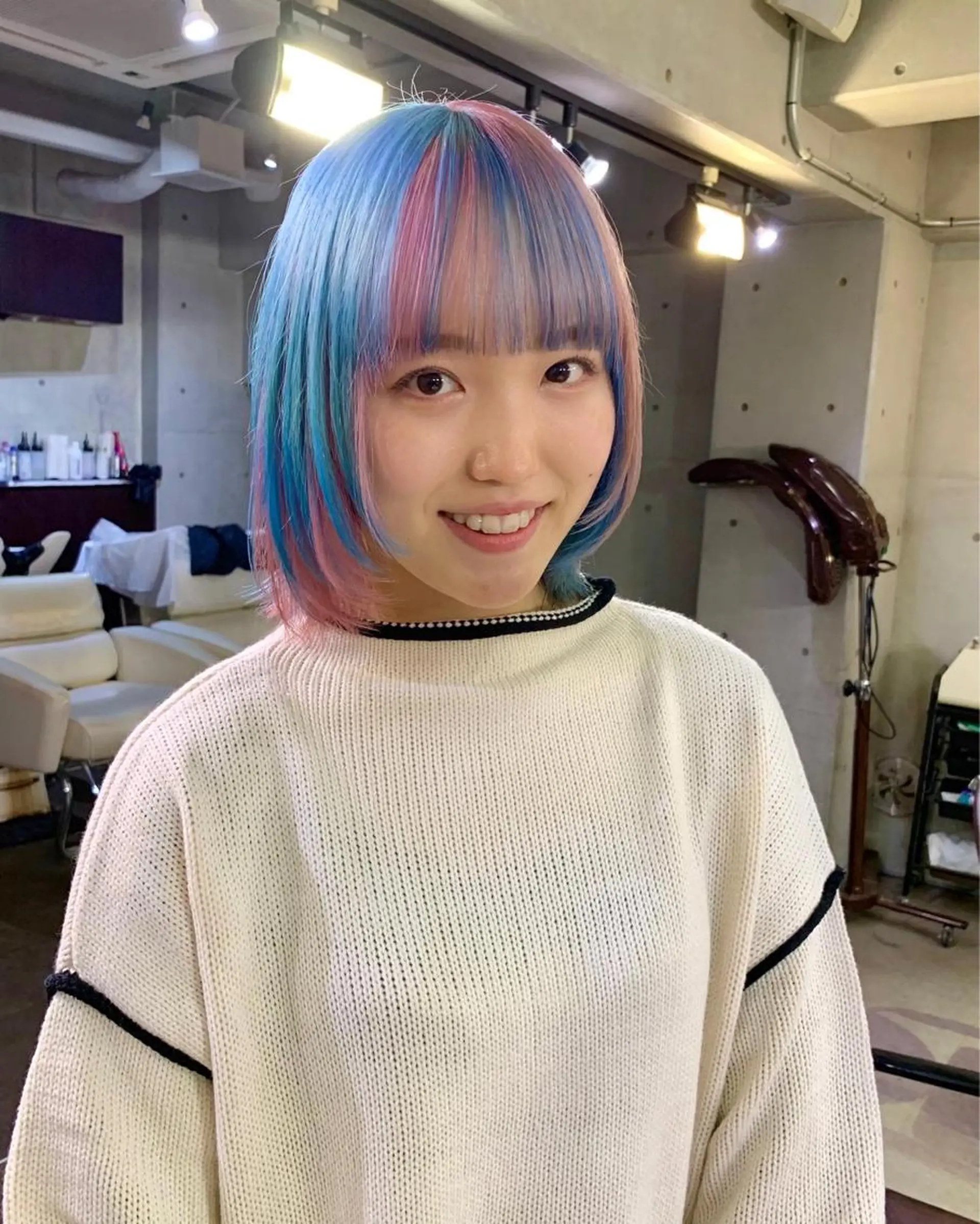 セミロング カラー デザインカラー ハイトーンカラー インナーカラー ツートーンカラー 中性ウルフカット ケアブリーチ/ケイトのヘアスタイル