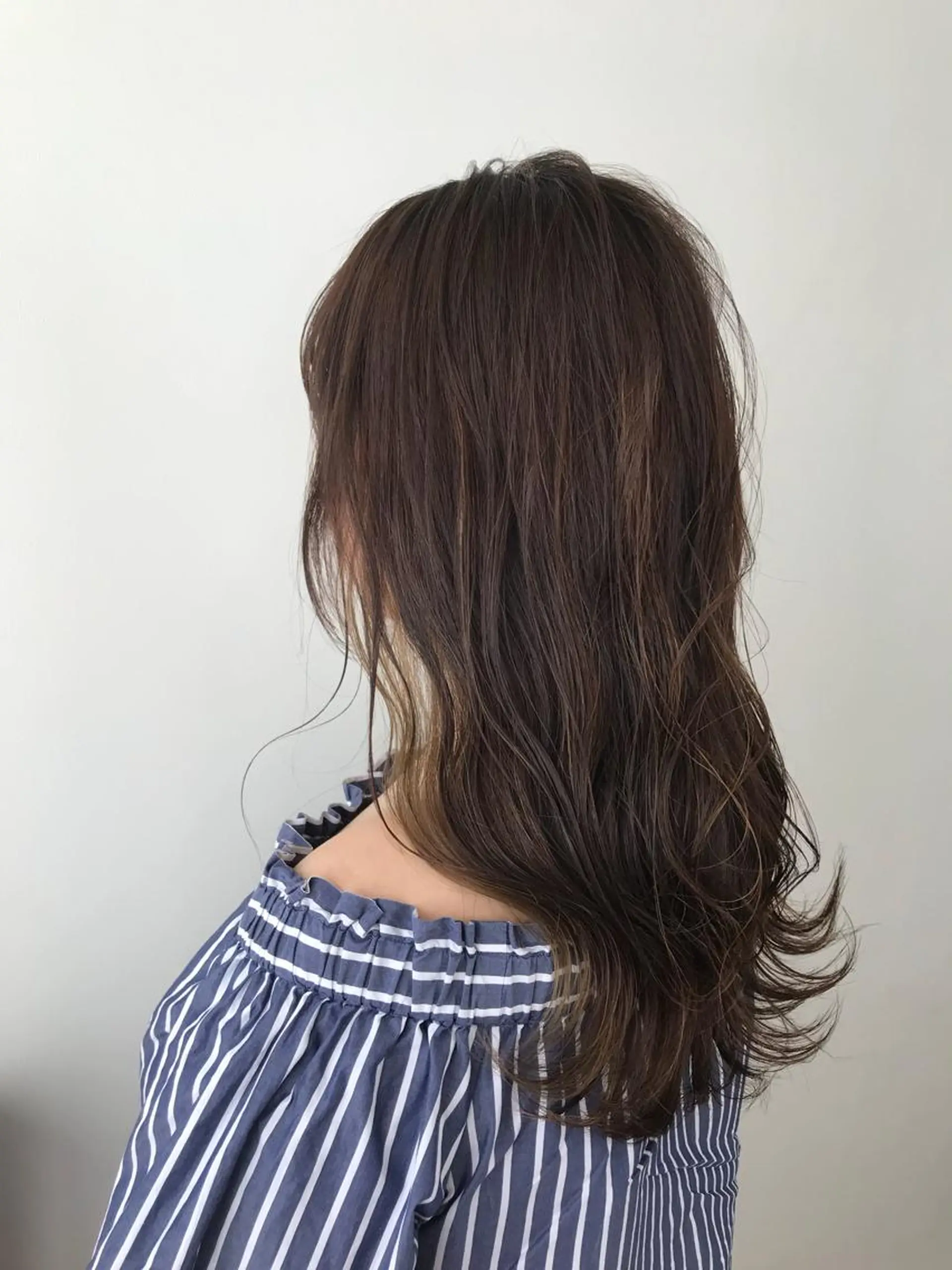 ロング カラー ベージュカラー ハイライトカラー シアーベージュ ハイライト ヘアカラー トリートメント レイヤー/顔周り /AKARIのヘアスタイル