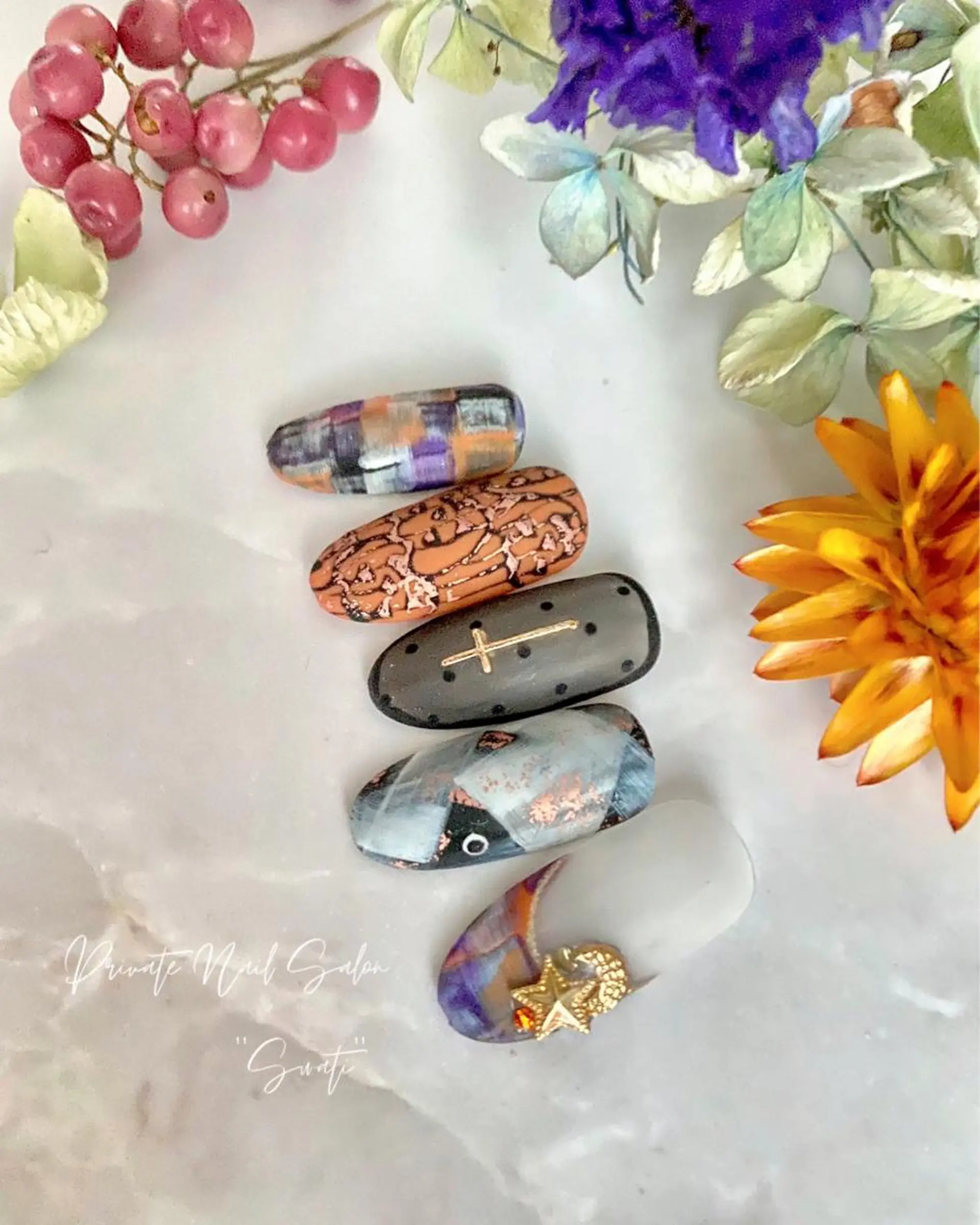 ネイル アートネイル ハロウィン オフィスネイル yuko （ネイリスト）のネイルデザイン