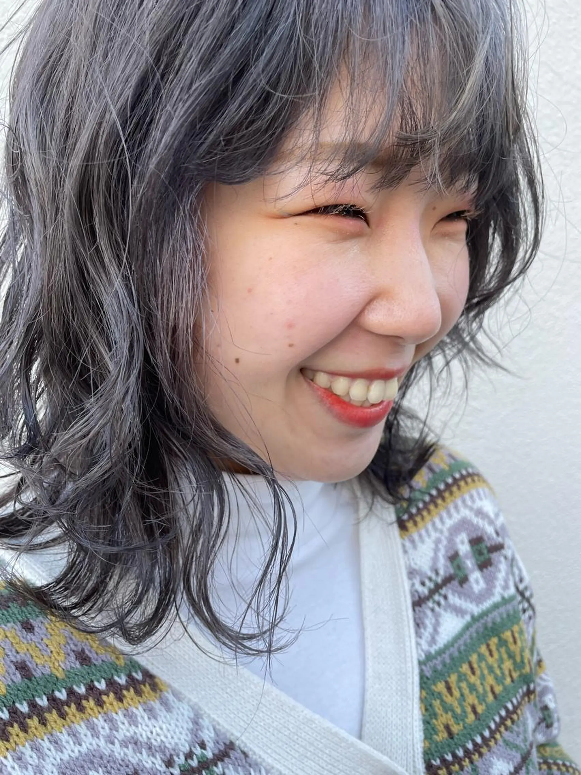 ミディアム カラー ハイトーンカラー tomo🍒パーマ ハイトーン似合わせのヘアスタイル