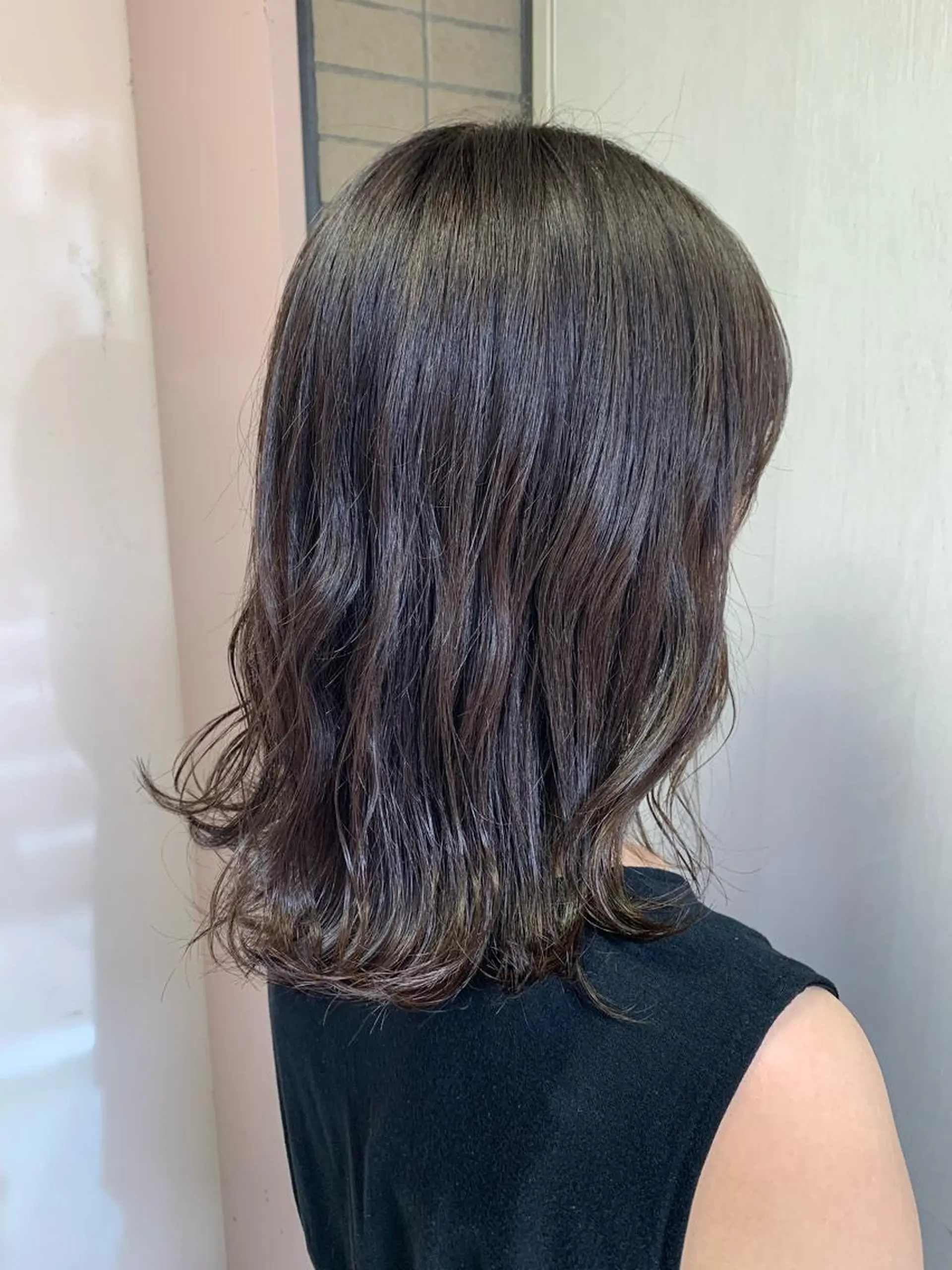 ミディアム カラー アッシュ ブリーチ ブリーチなしカラー 浅沼 久瑠美のヘアスタイル