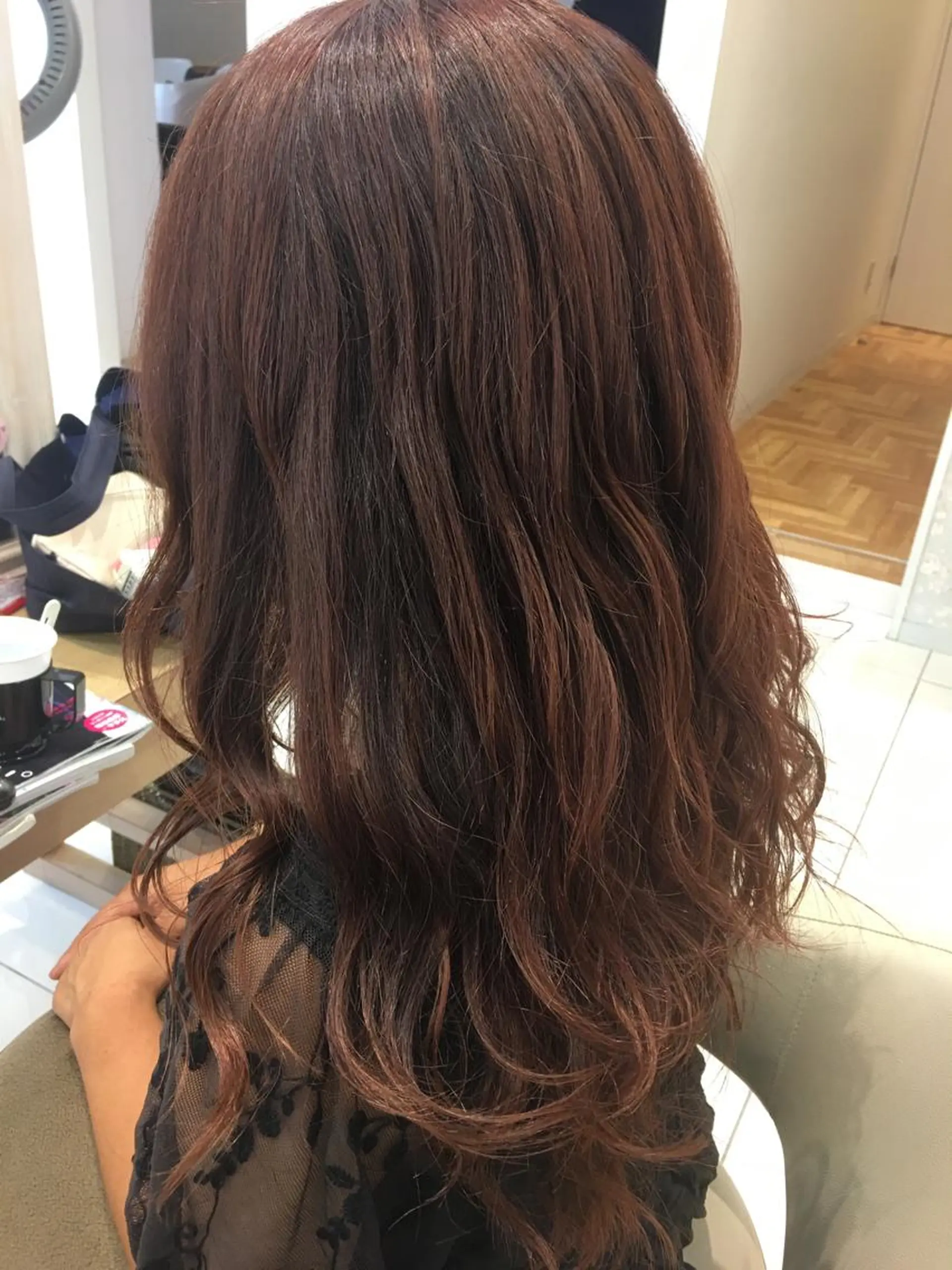 セミロング カラー ブリーチ 透明感カラー ピンクカラー 小田原NO1 美容師 飯田飛翔のヘアスタイル