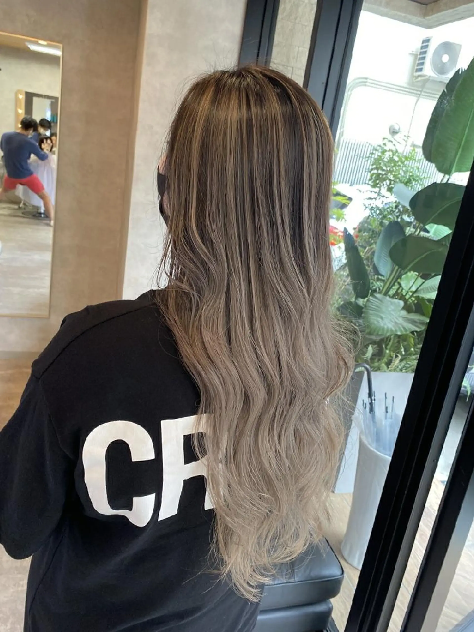 ロング カラー アッシュ バレイヤージュ ベージュカラー ブリーチ グラデーションカラー ヘアカラー トリートメント RIENS♡xrea 山本優舞のヘアスタイル
