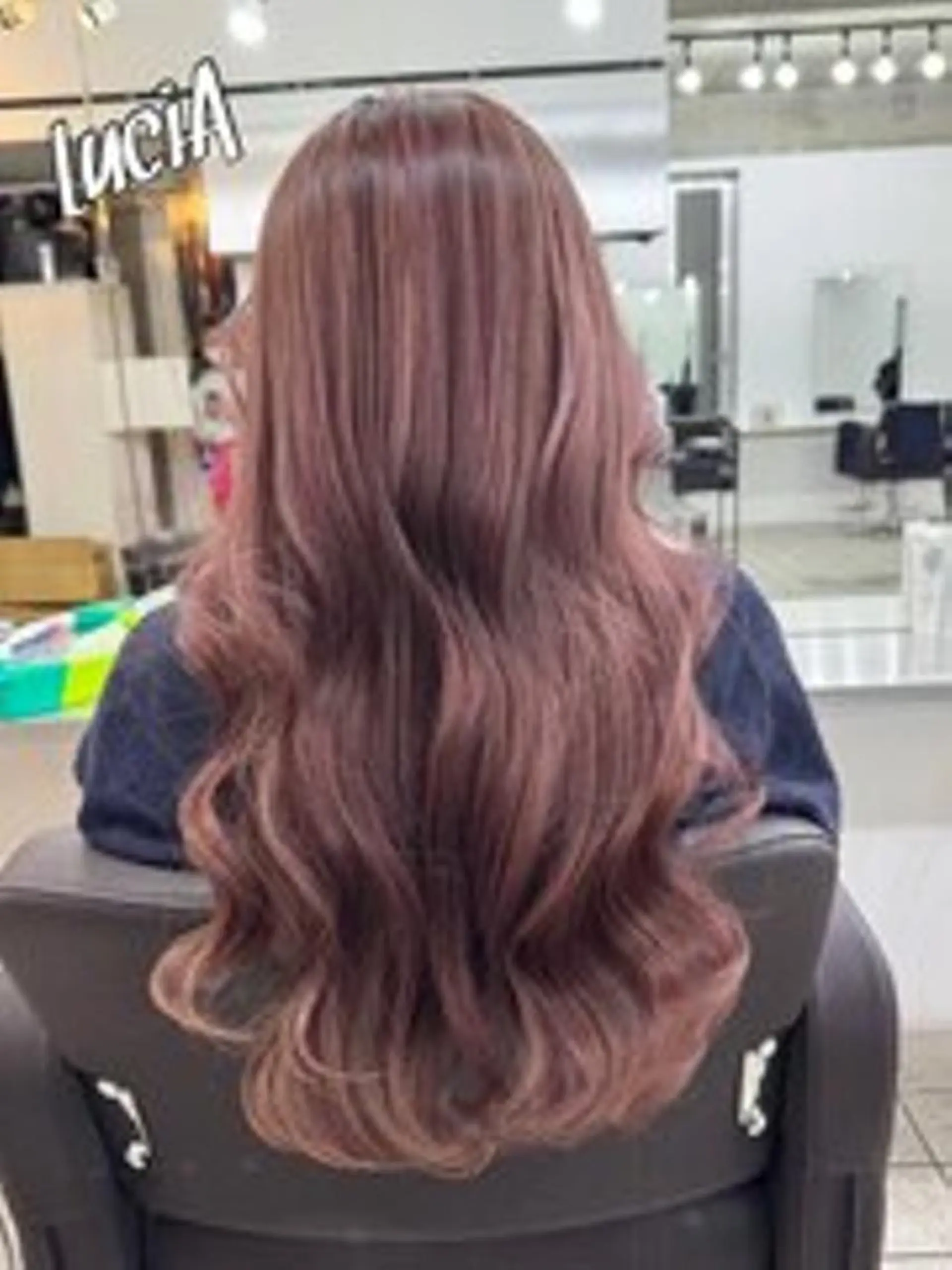 カラー ロング ヘアアレンジ シールエクステ 黒髪 ブリーチ デザインカラー ダブルカラー LuciA エクステカラーのヘアスタイル