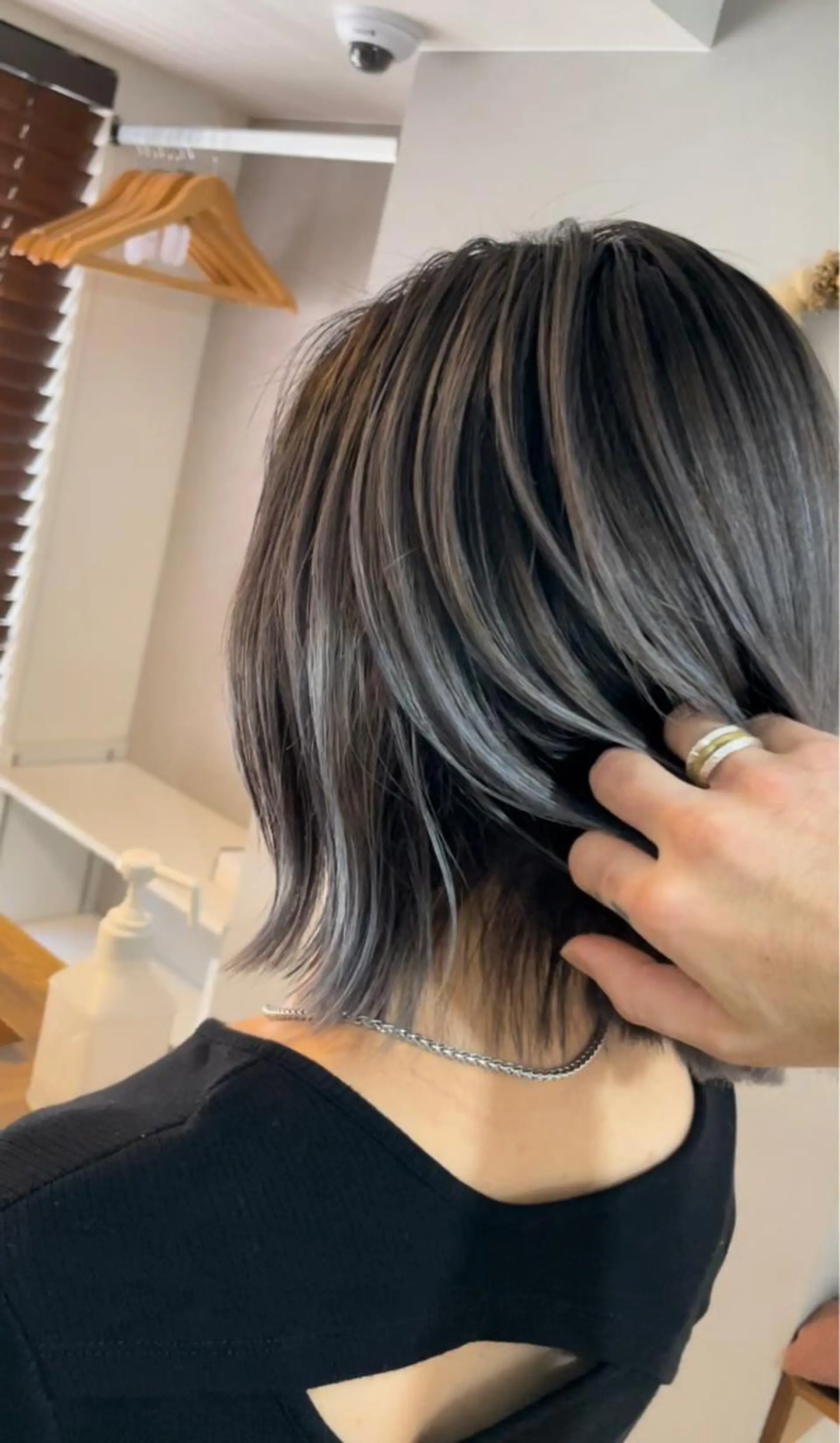 ショート カラー バレイヤージュ レイヤーカット ギャルの革命児 秀斗のヘアスタイル